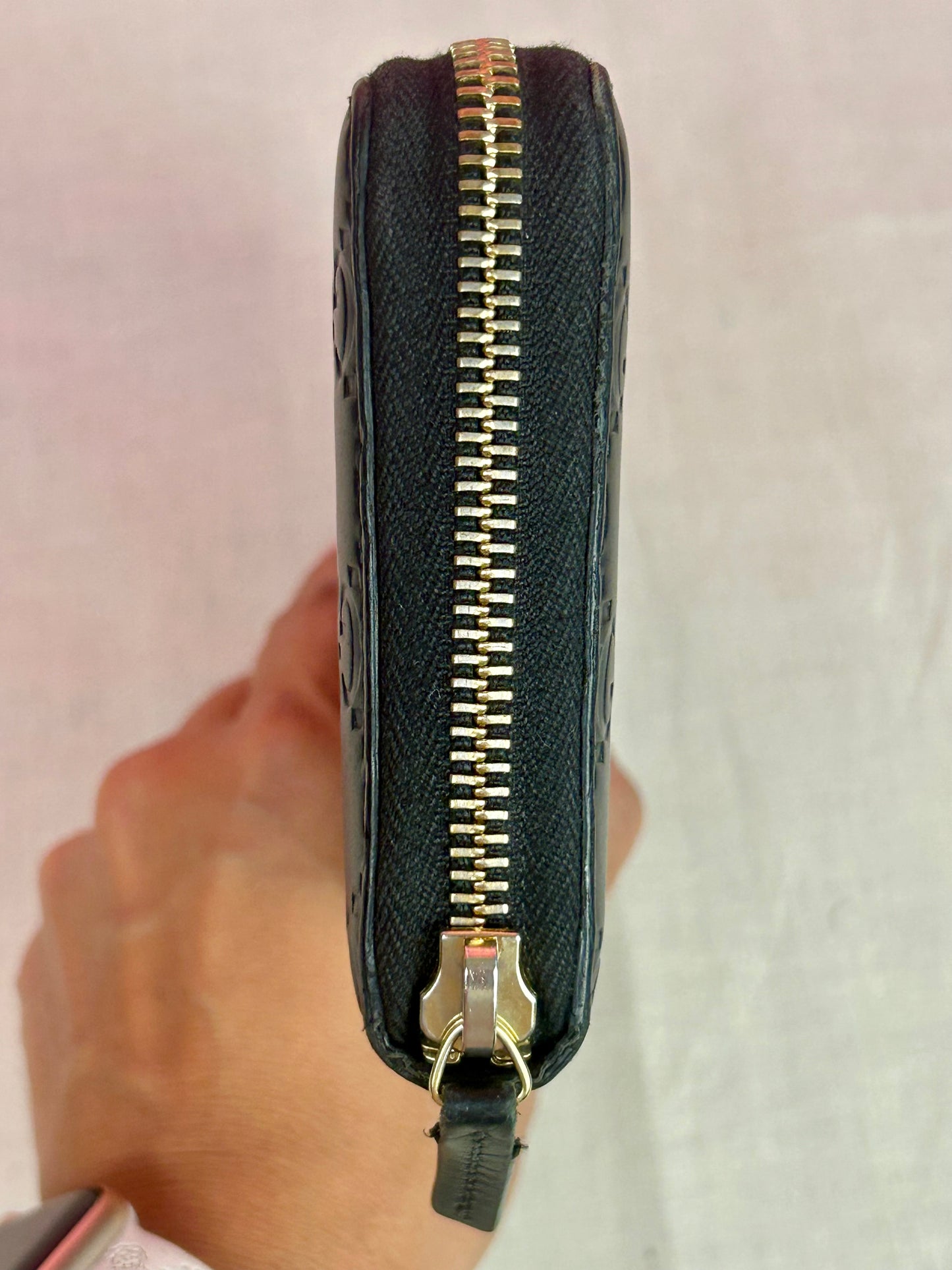 Black Gucci Zippy Wallet