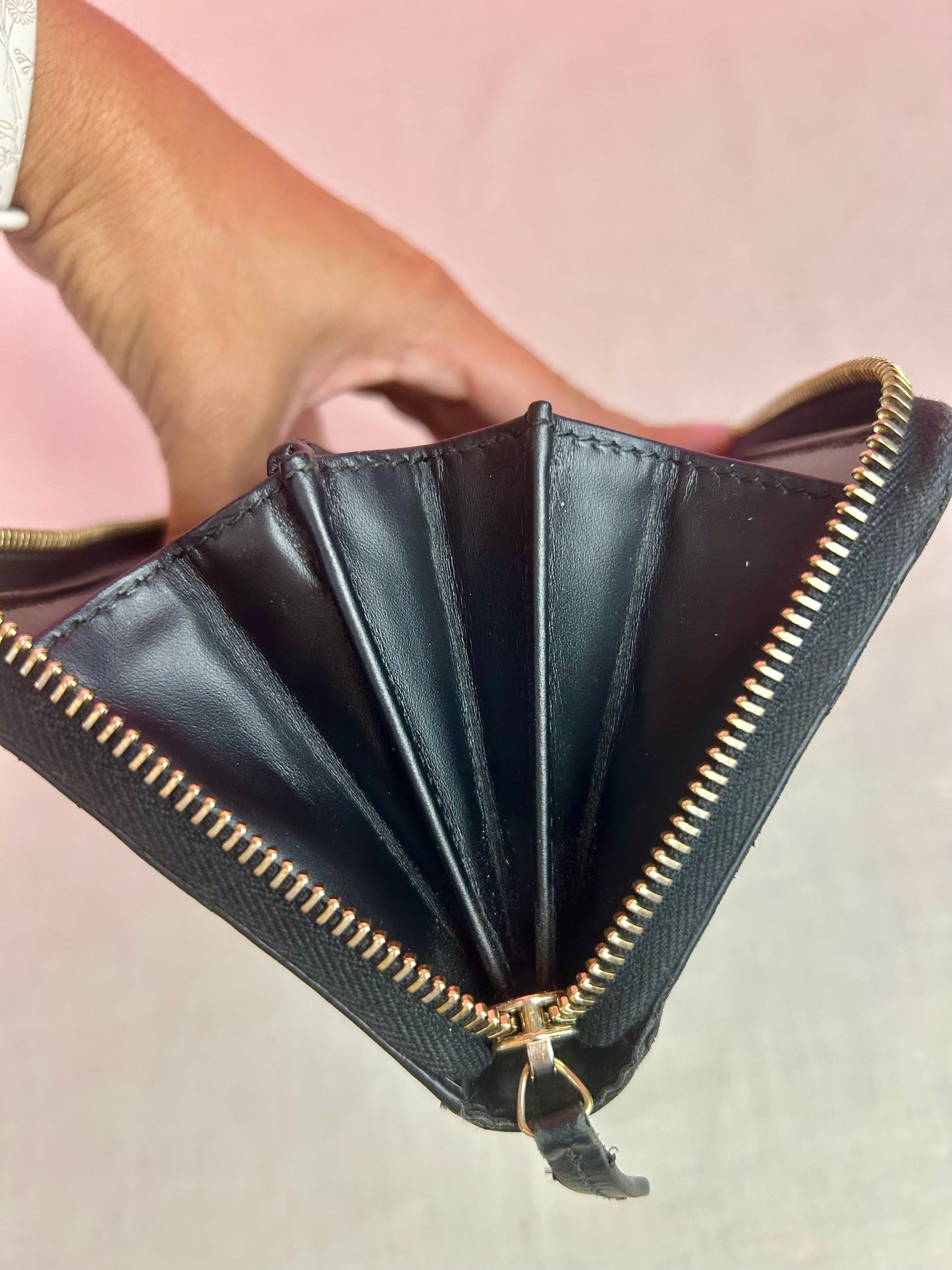 Black Gucci Zippy Wallet