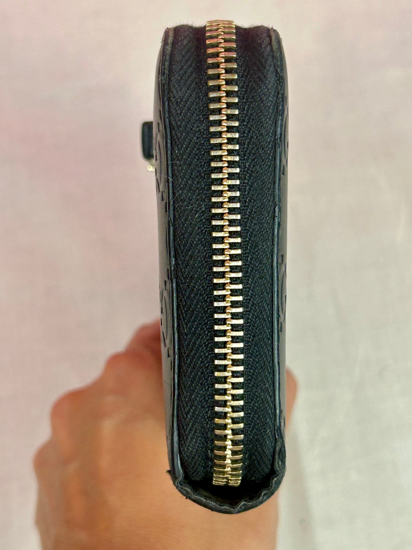 Black Gucci Zippy Wallet