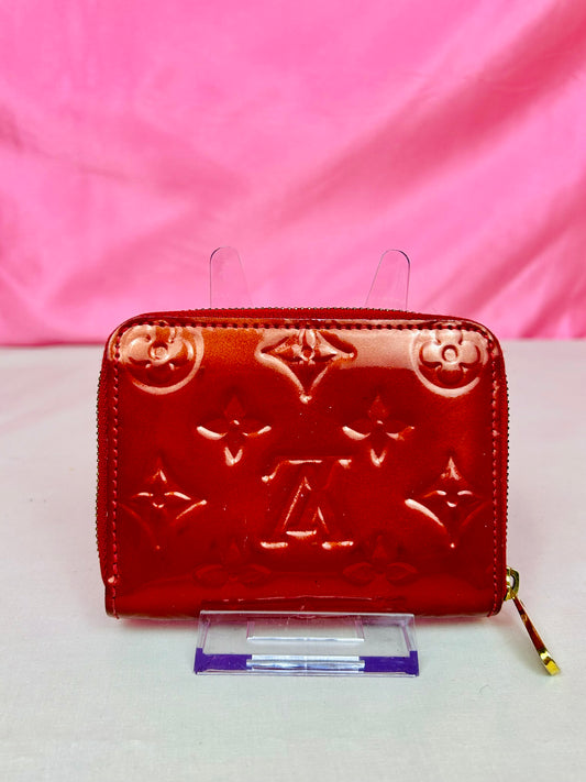 Red Vernis Zippy Card Case
