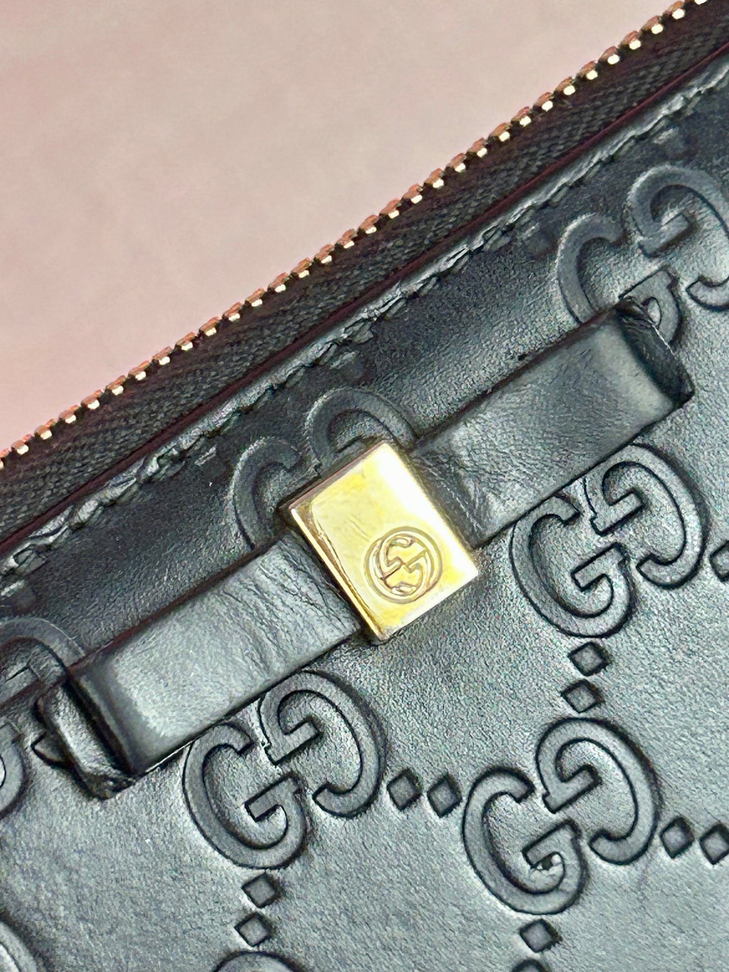 Black Gucci Zippy Wallet