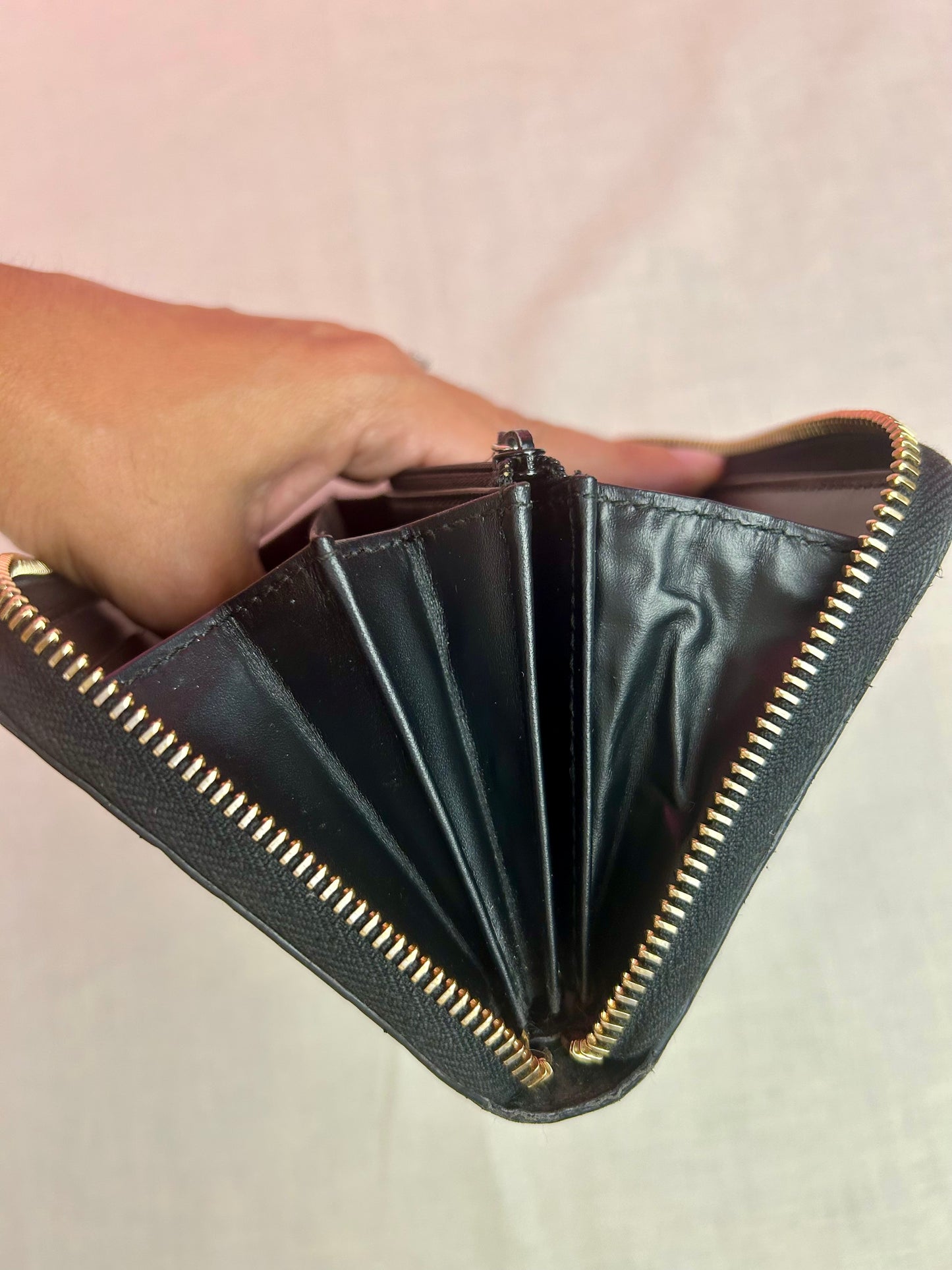 Black Gucci Zippy Wallet