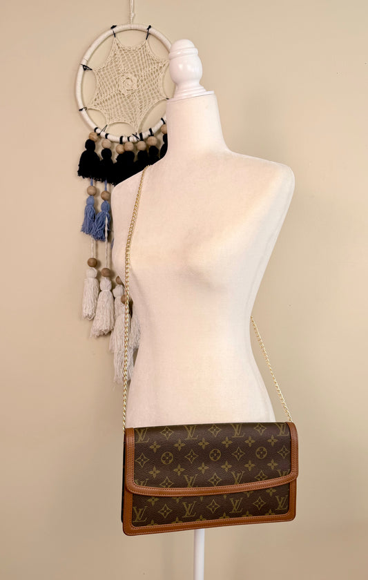 Dame GM Clutch on chain