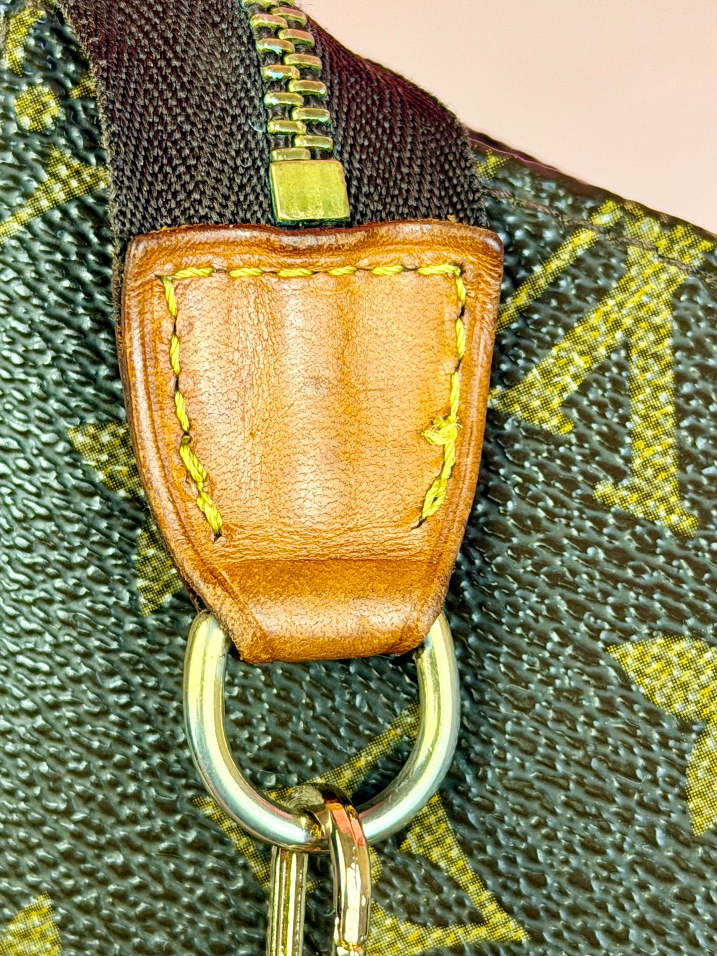 Bucket Pouch PM on Chain