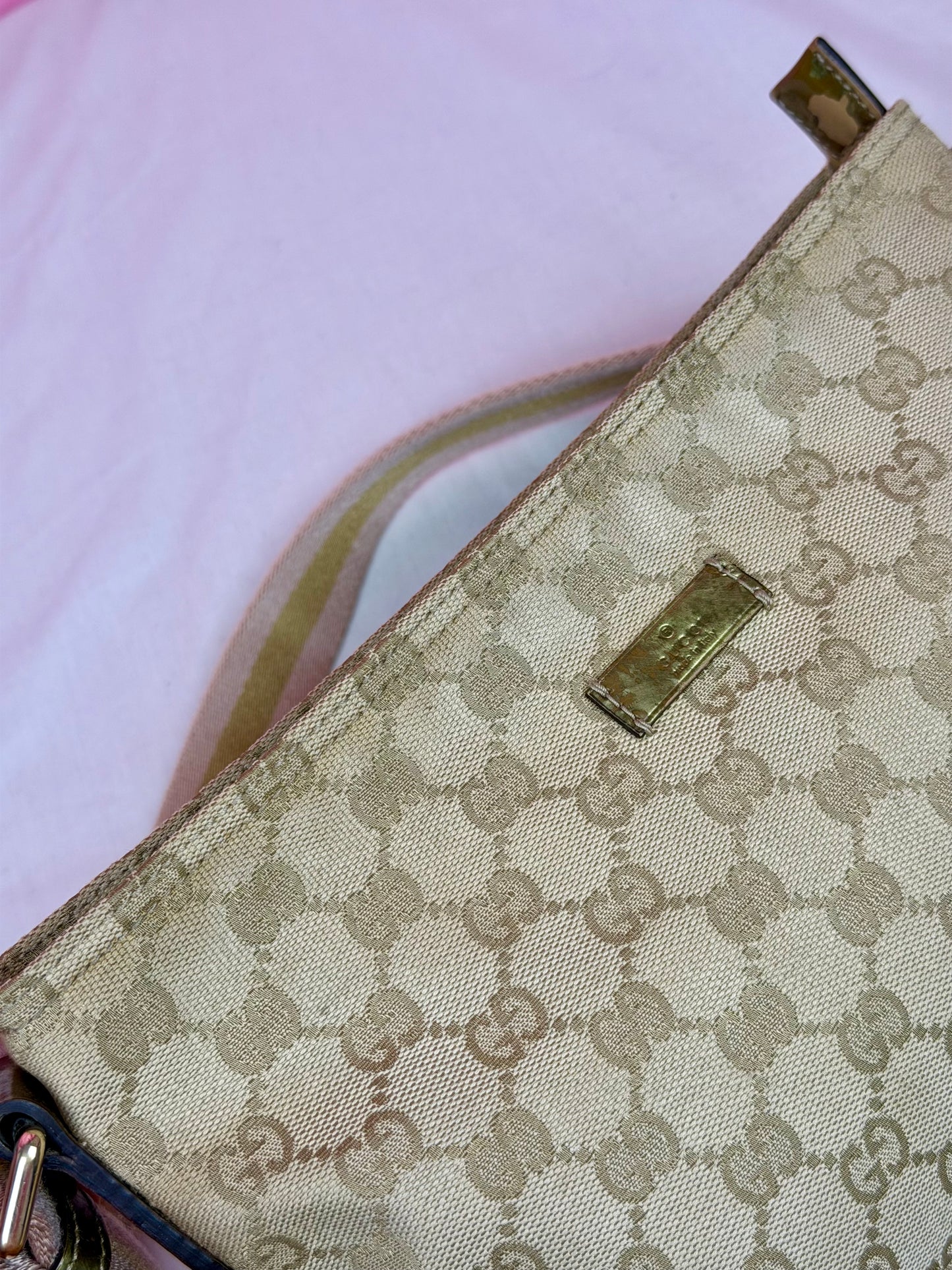 Gucci Metallic Messenger
