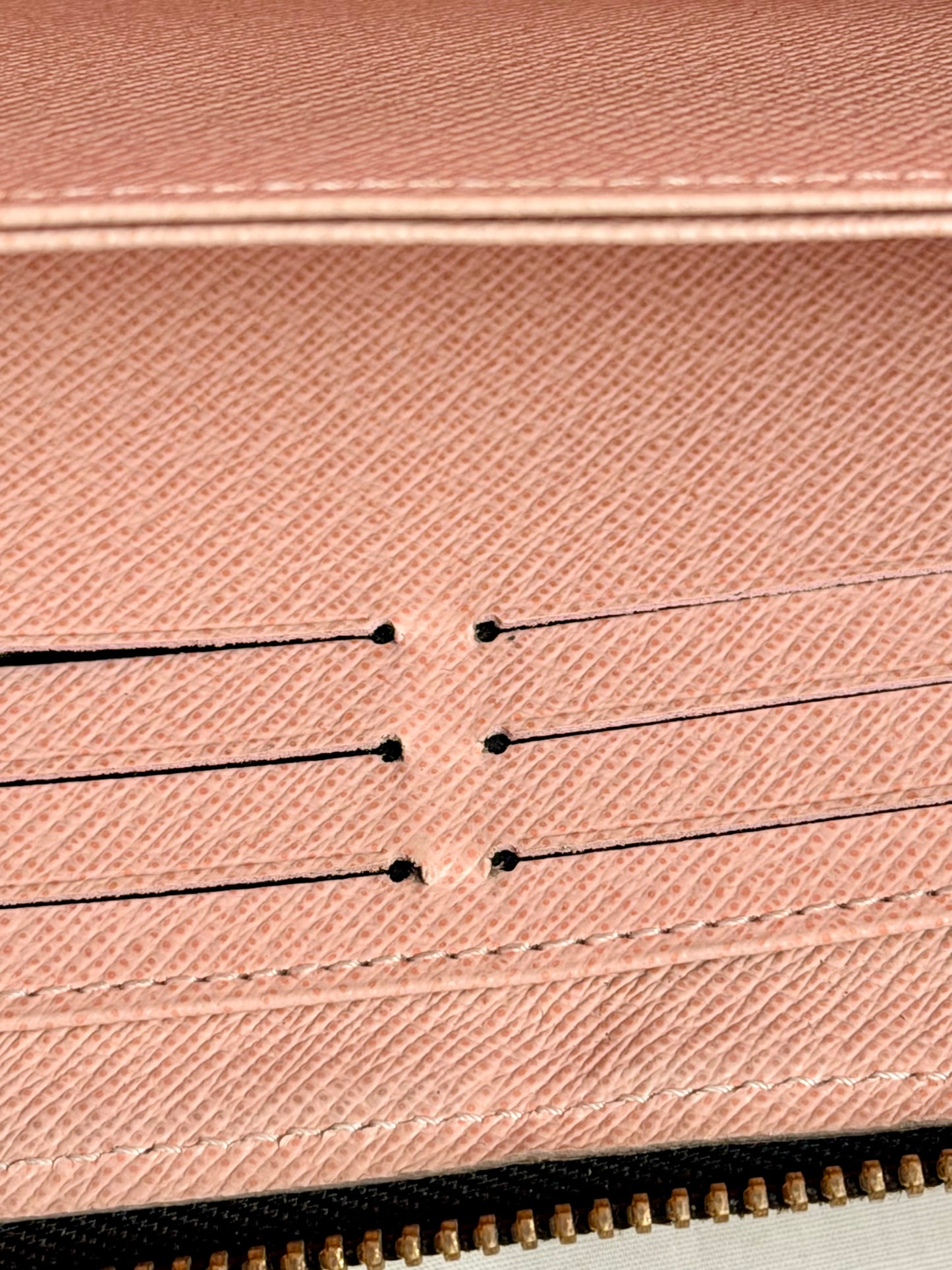 Zippy Wallet in Monogram/Rose