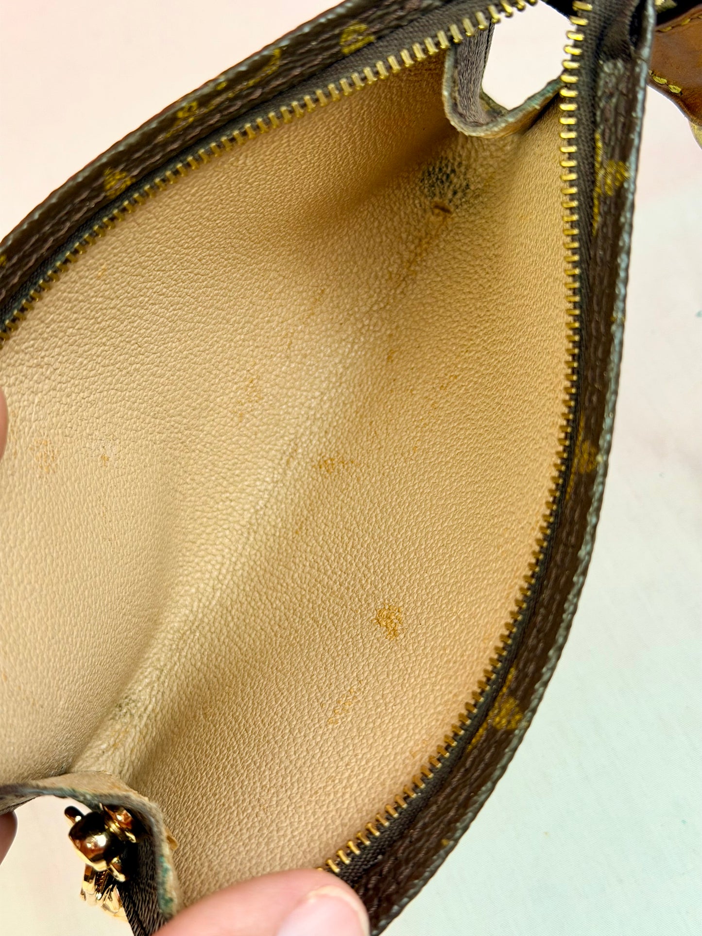 Bucket Pouch PM on Chain