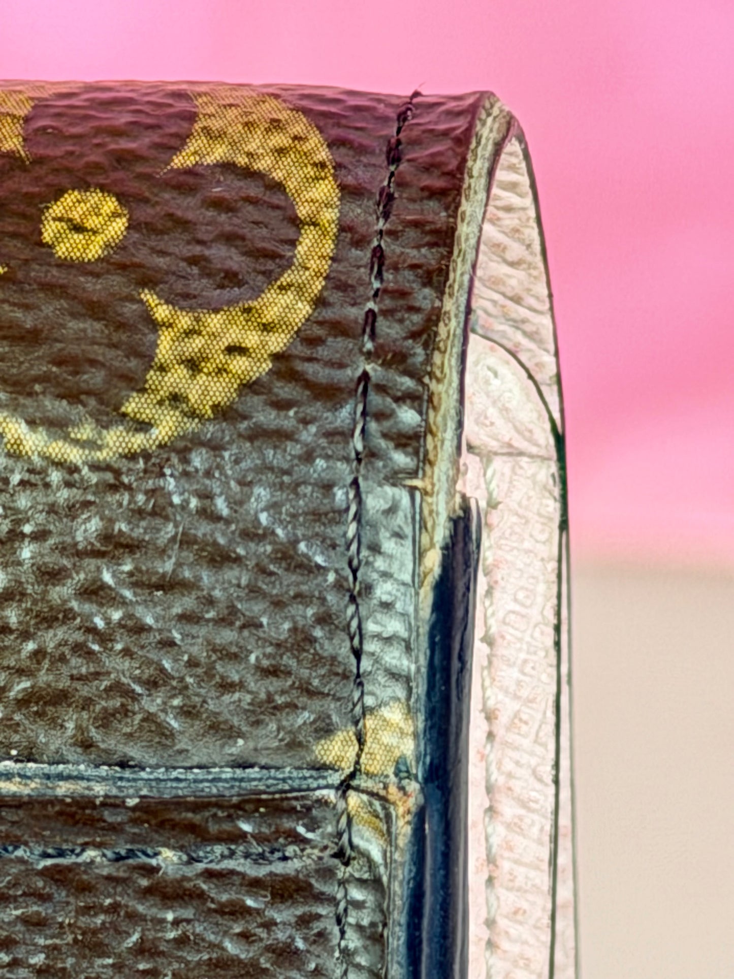 Louis Vuitton Sarah Wallet in Mono/Rose