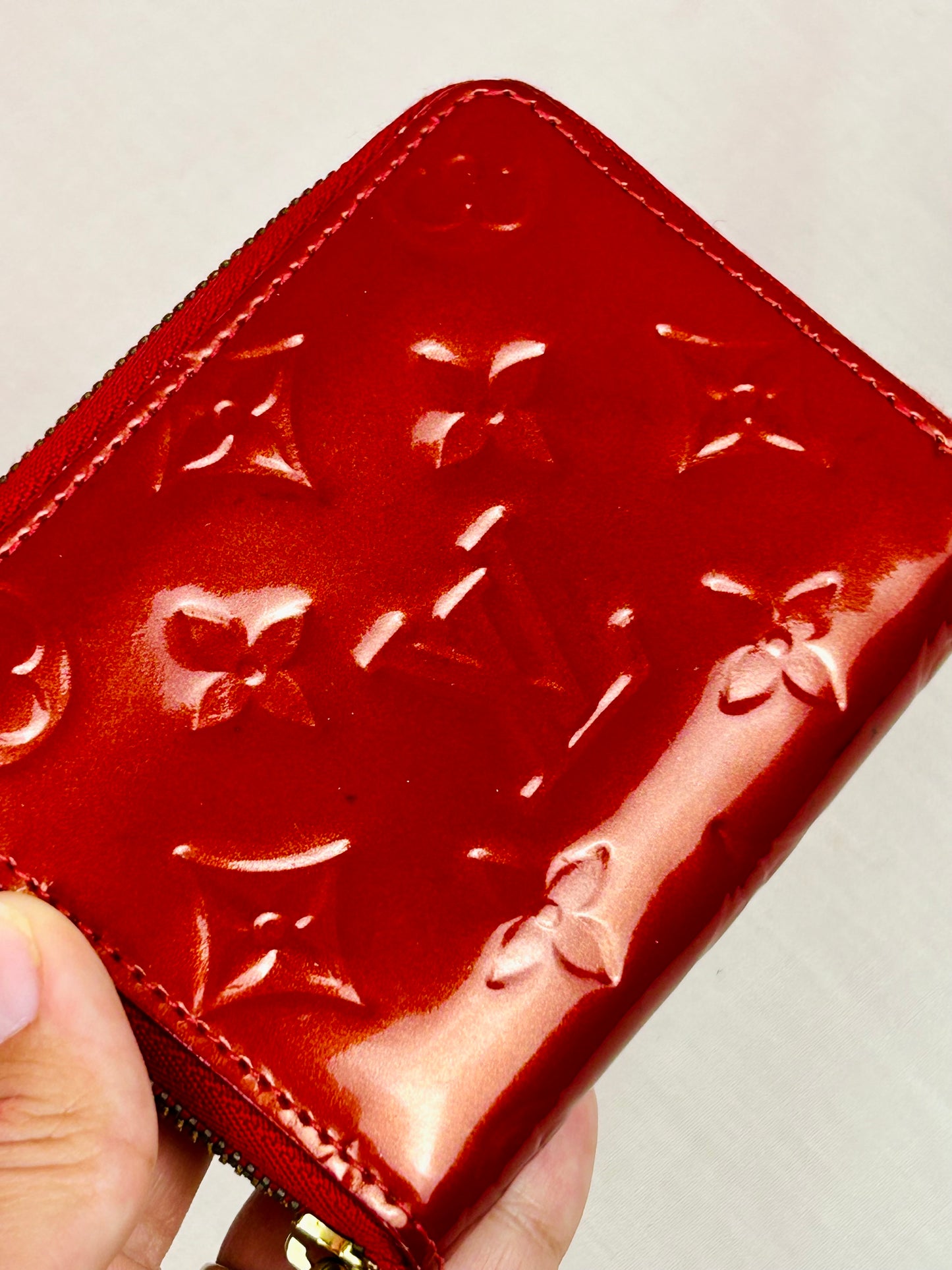 Red Vernis Zippy Card Case