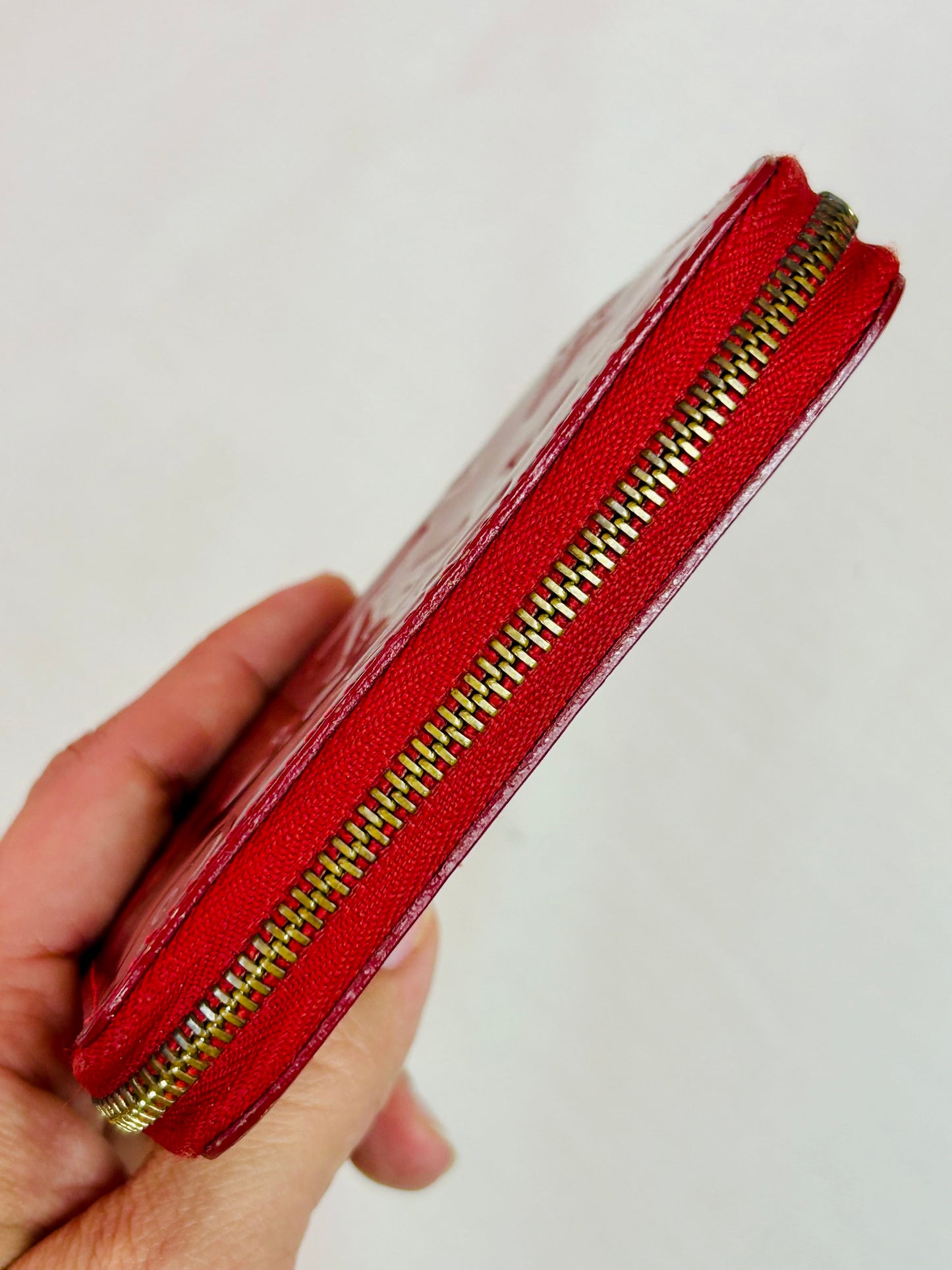 Red Vernis Zippy Card Case