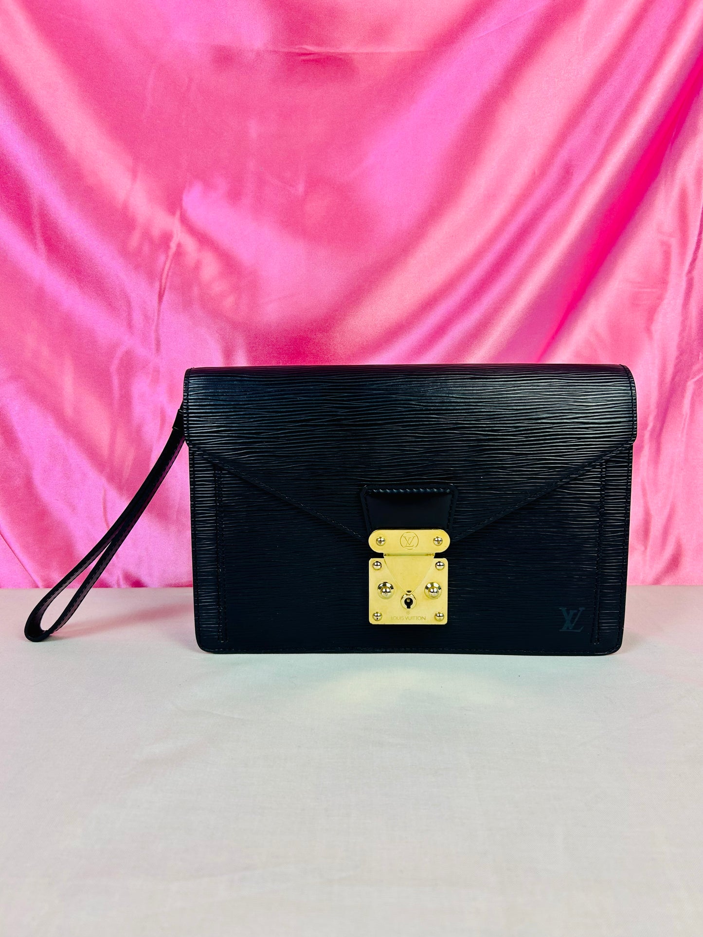 Louis Vuitton Dragonne Clutch – Black Epi Leather