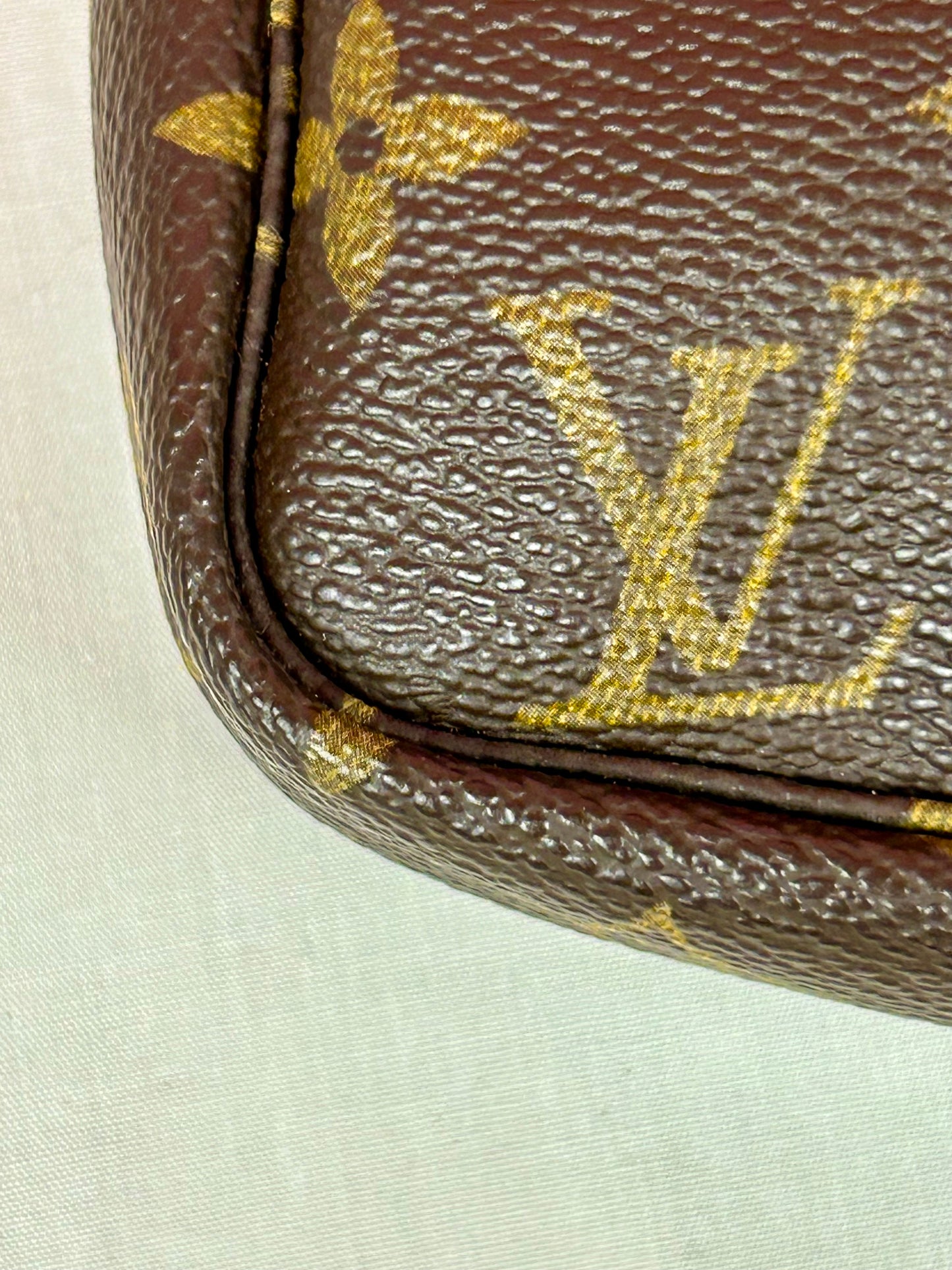 Pochette Accessories