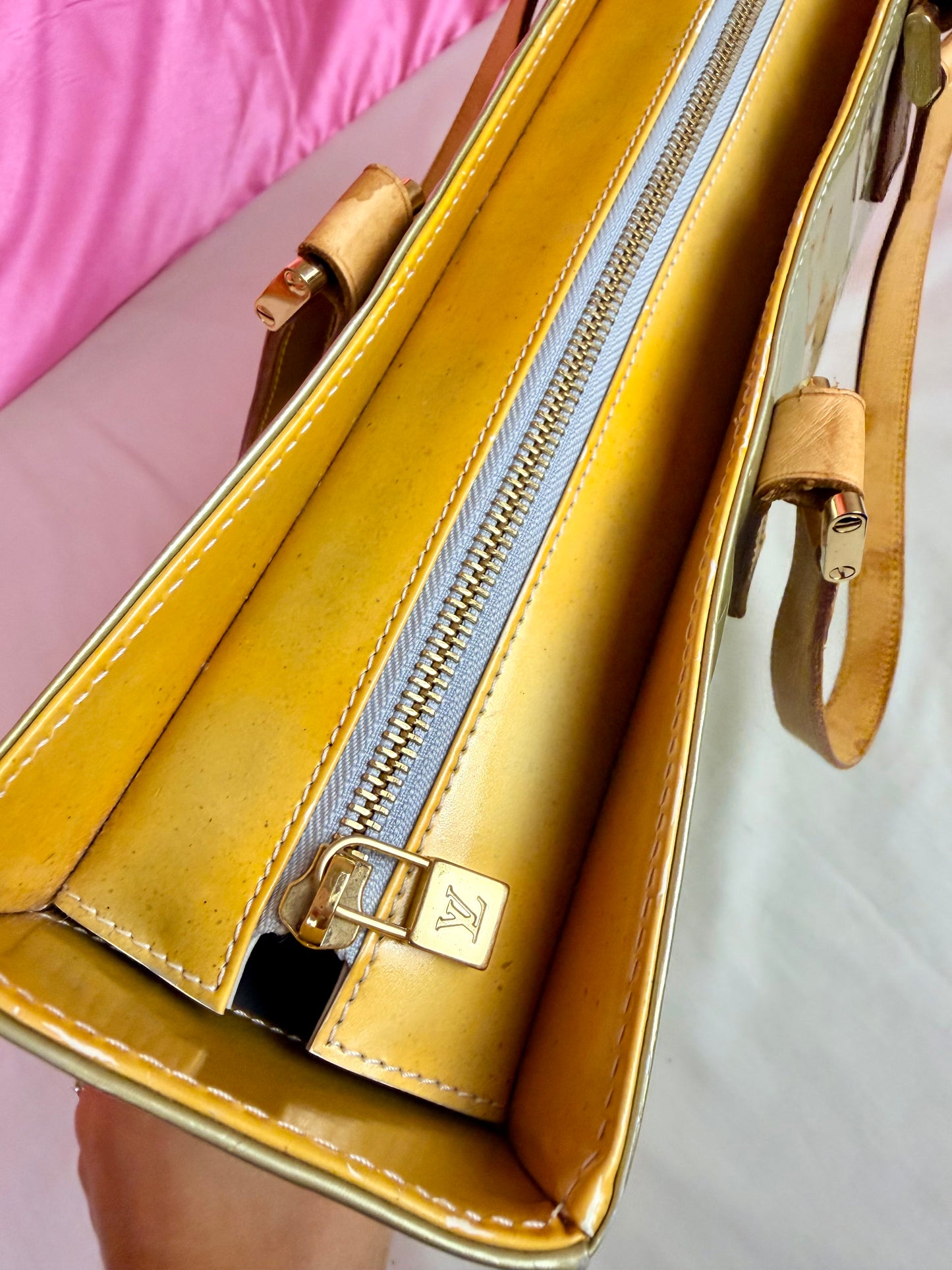 Colombus Tote in Green Vernis