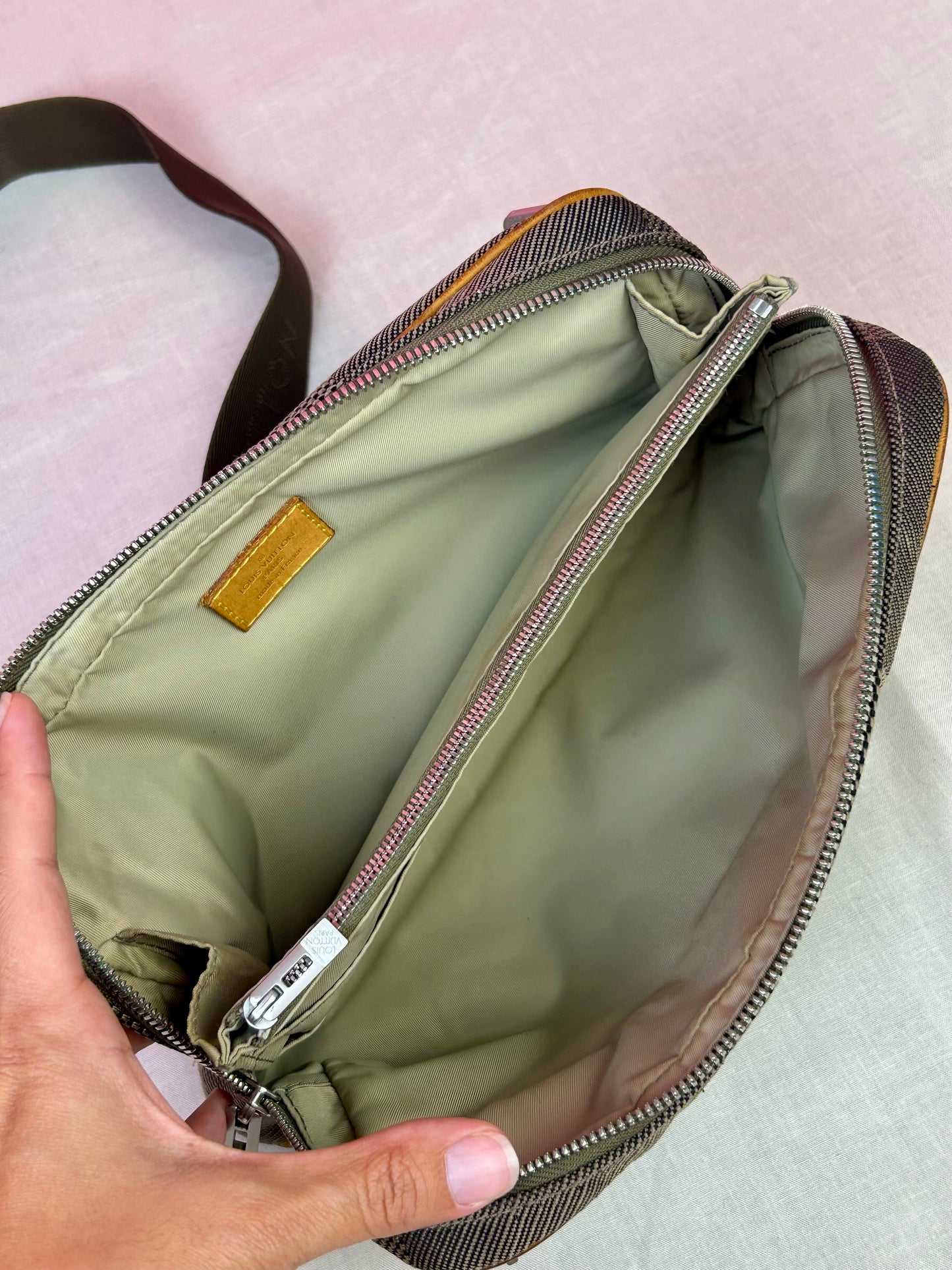 Louis Vuitton Damier Géant Bumbag