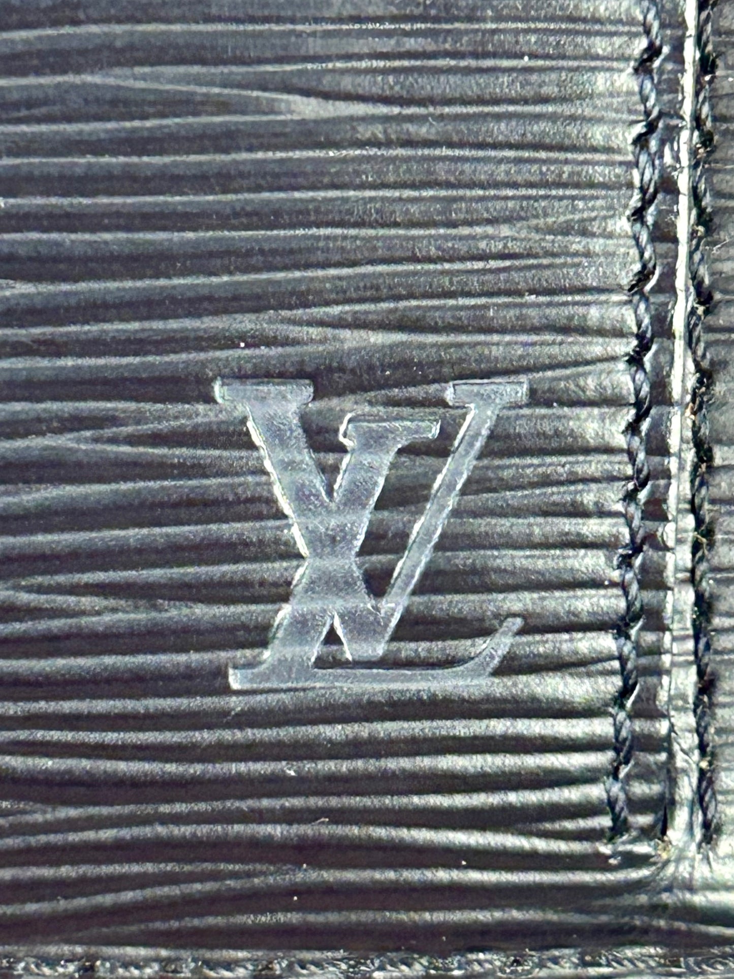 Louis Vuitton Dragonne Clutch – Black Epi Leather