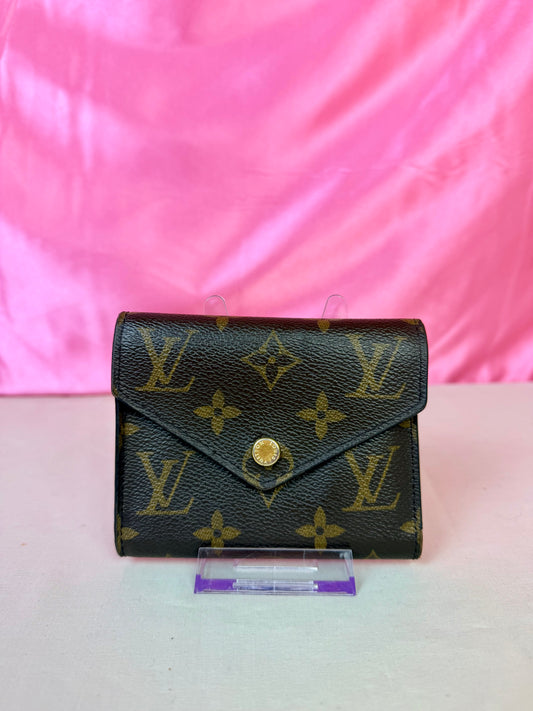 Victorine Compact Wallet in Monogram/Brown