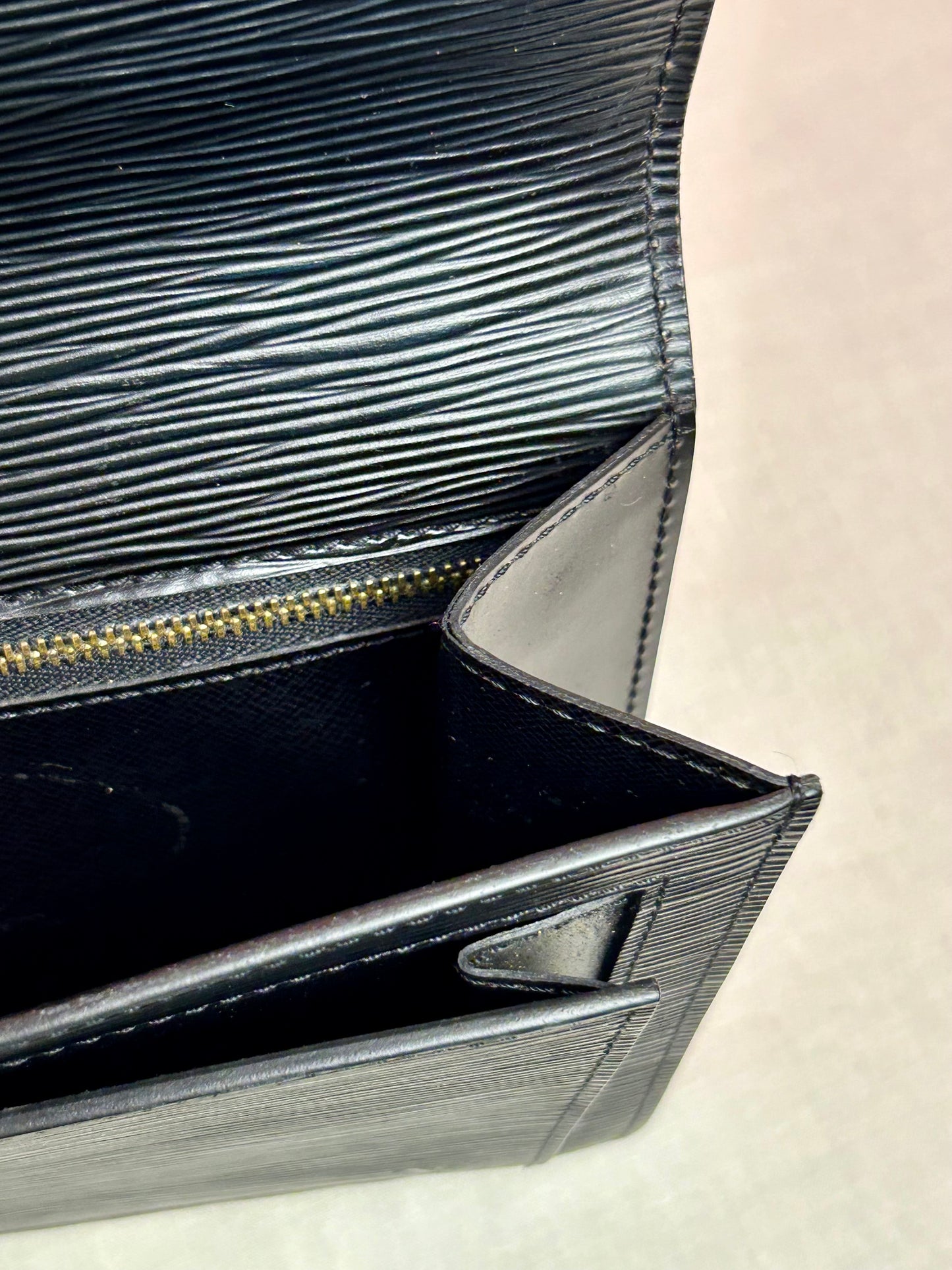 Dragonne Clutch in Black Epi