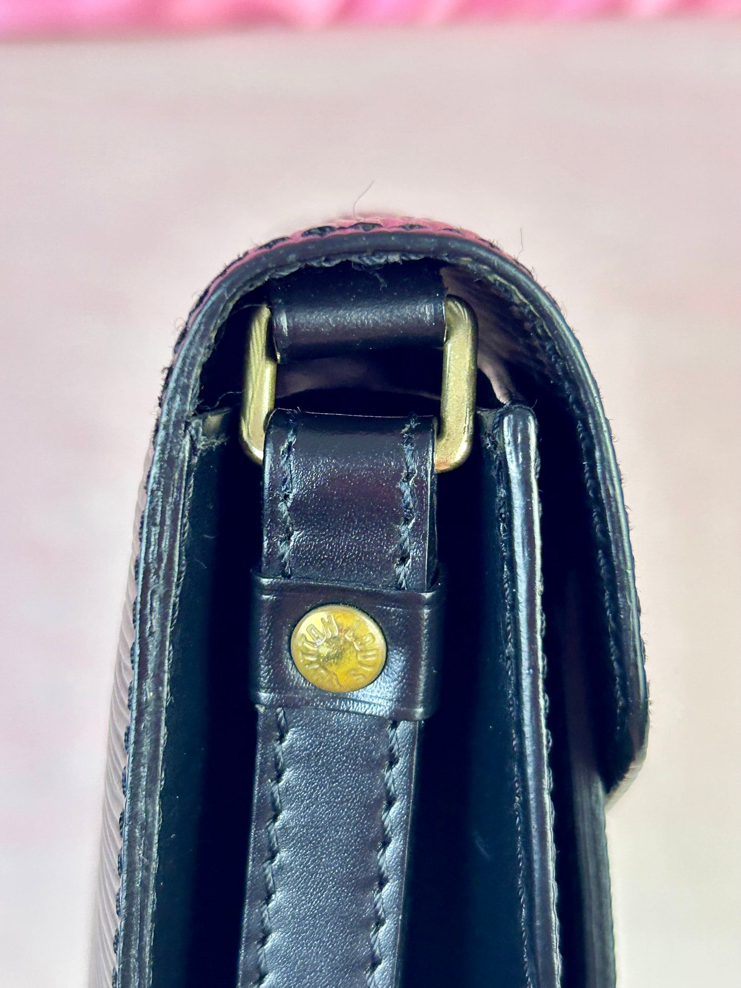 Louis Vuitton Dragonne Clutch – Black Epi Leather