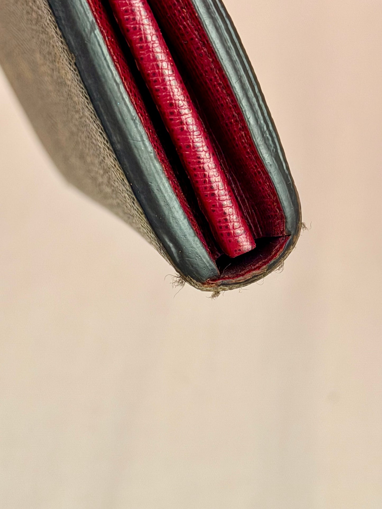 Sarah Wallet Mono/Berry