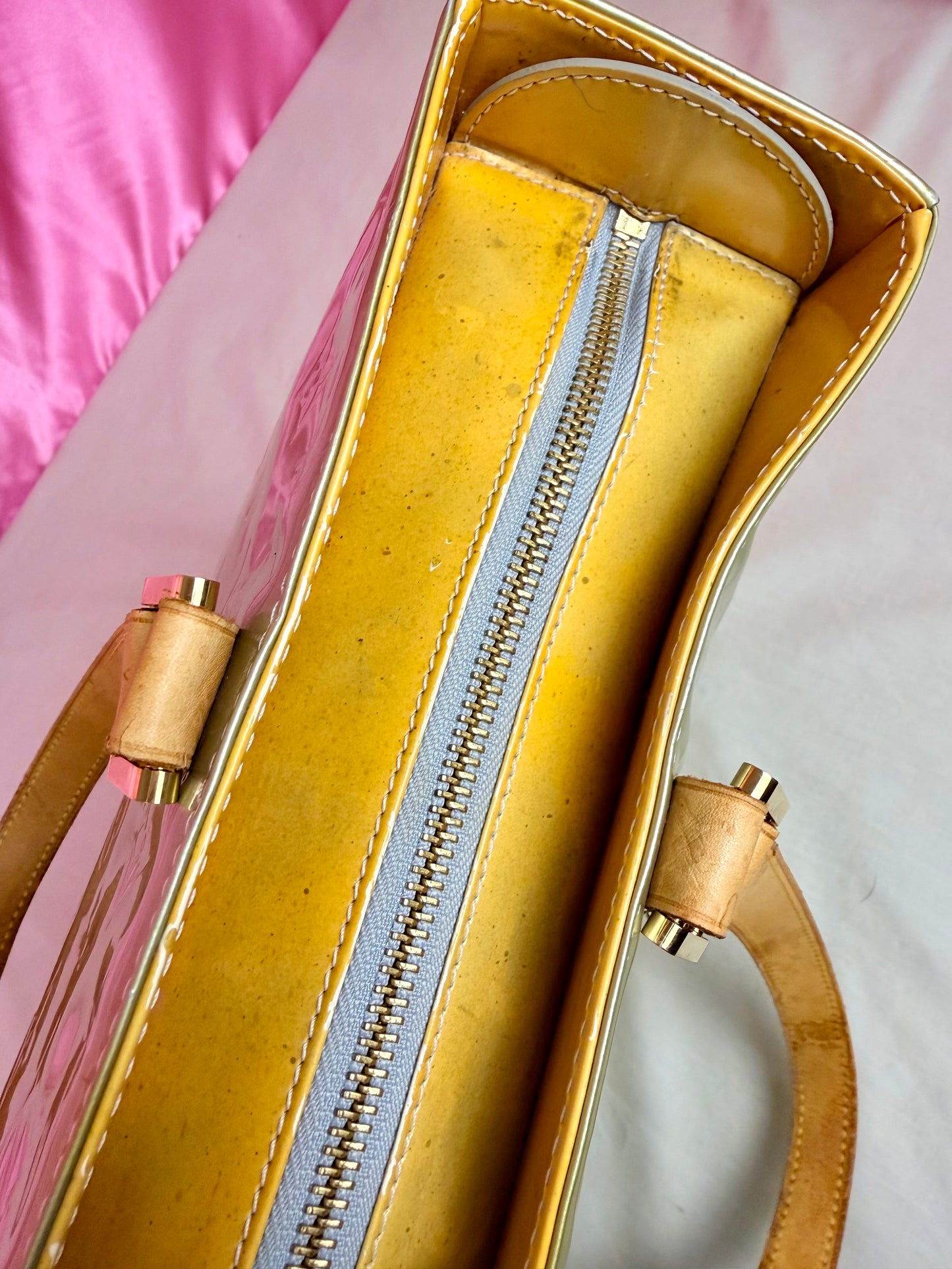 Colombus Tote in Green Vernis