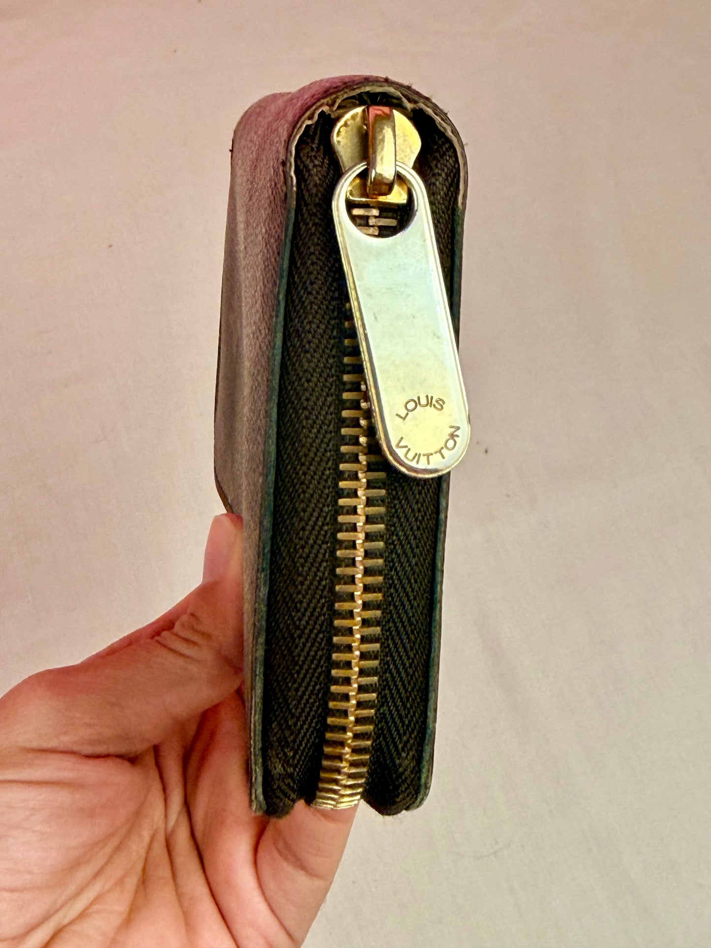 Zippy Wallet in Monogram/Rose