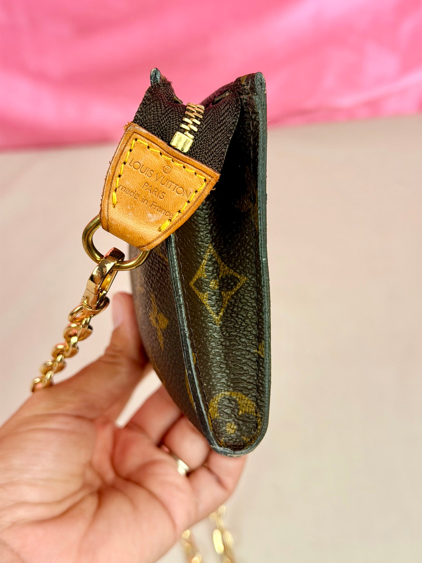 Bucket Pouch PM on Chain