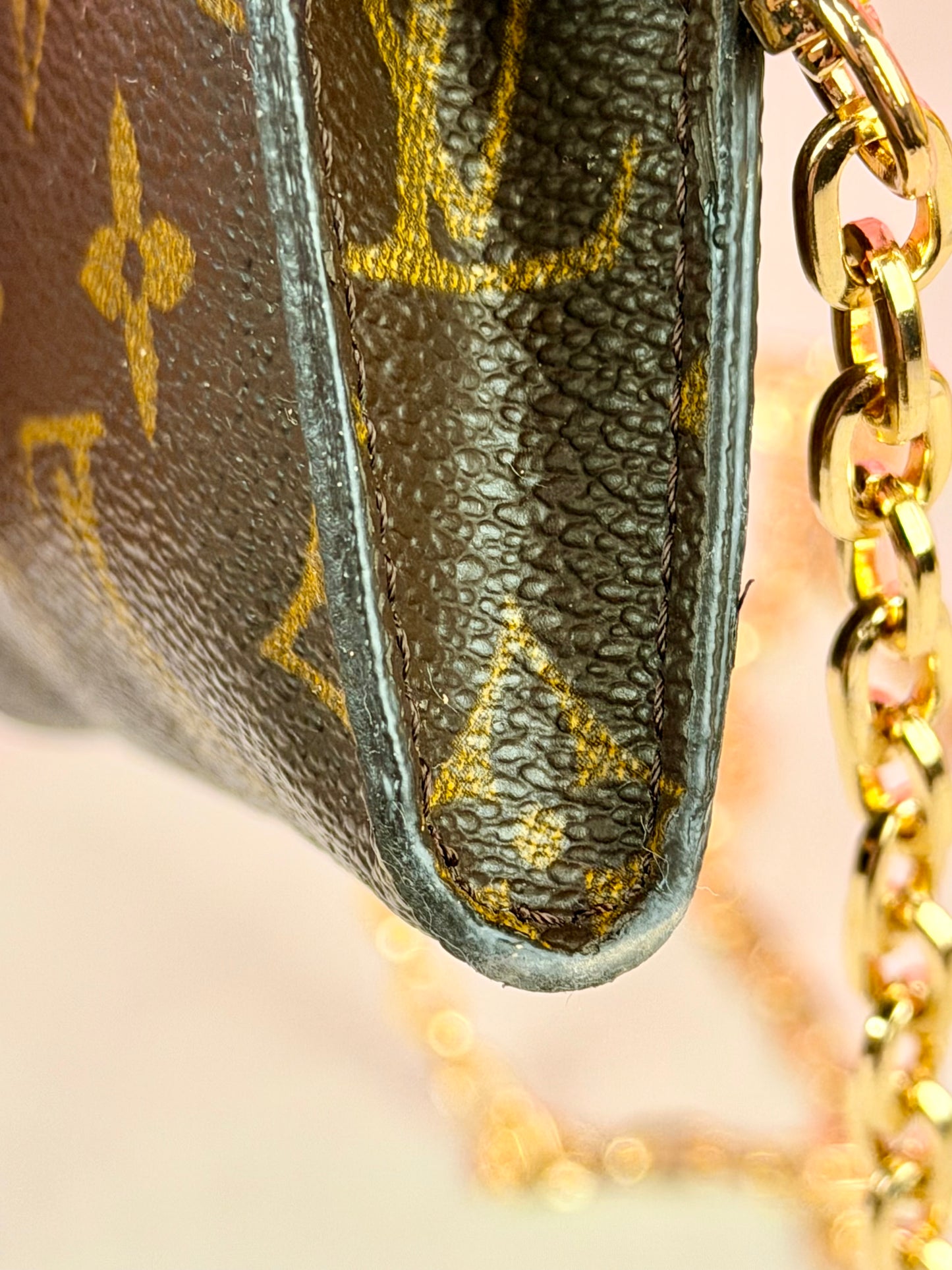 Bucket Pouch PM on Chain