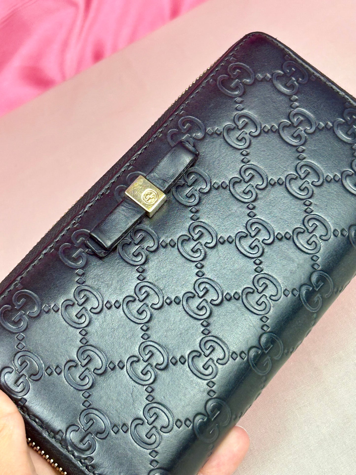 Black Gucci Zippy Wallet