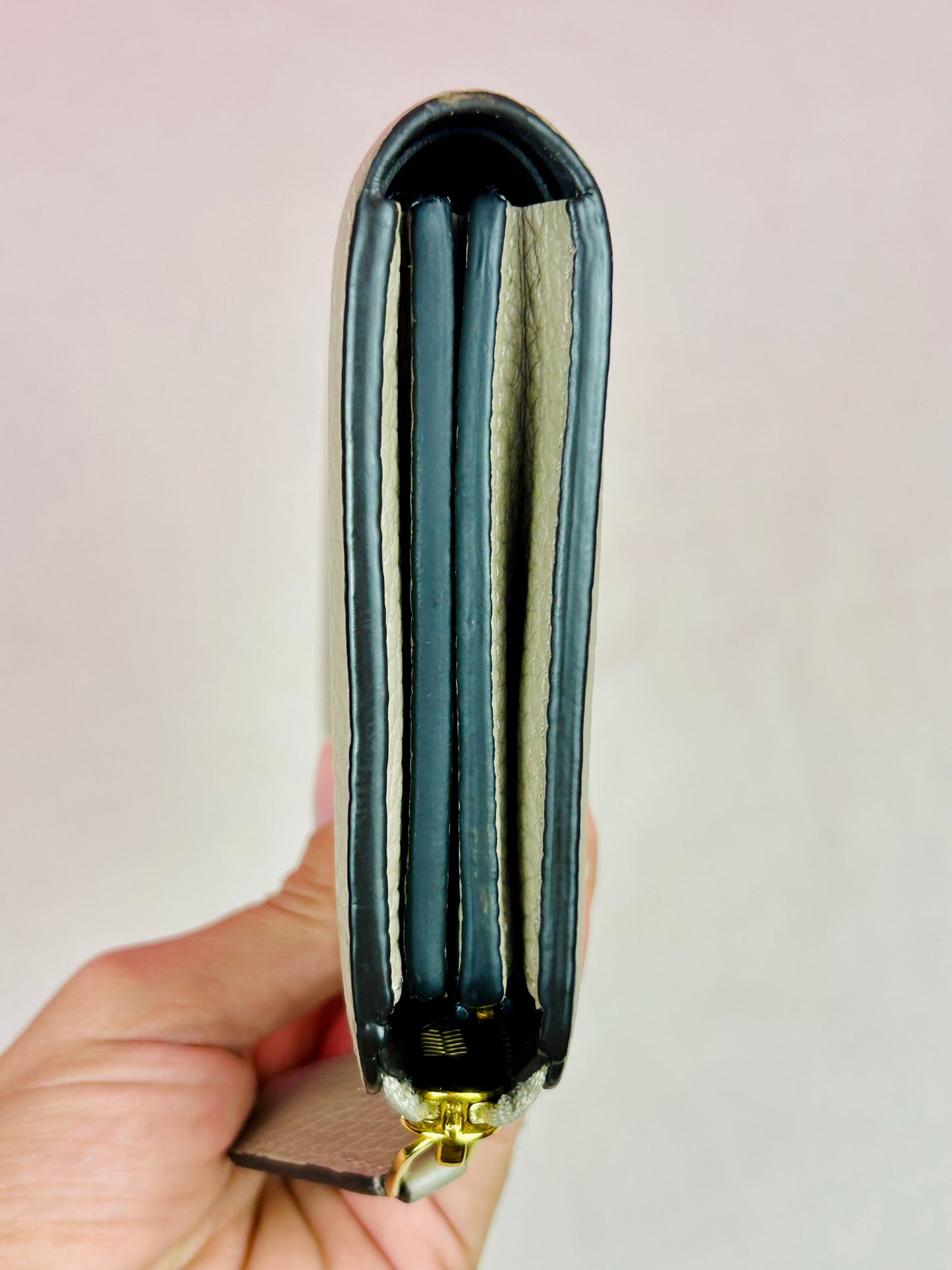 Taurillon Comet Taupe Zippy Wallet