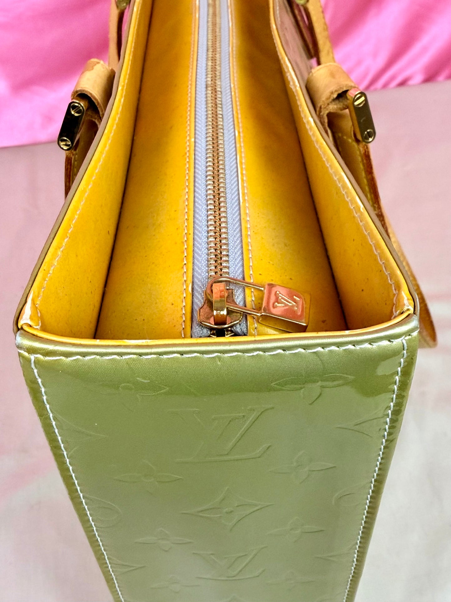 Colombus Tote in Green Vernis