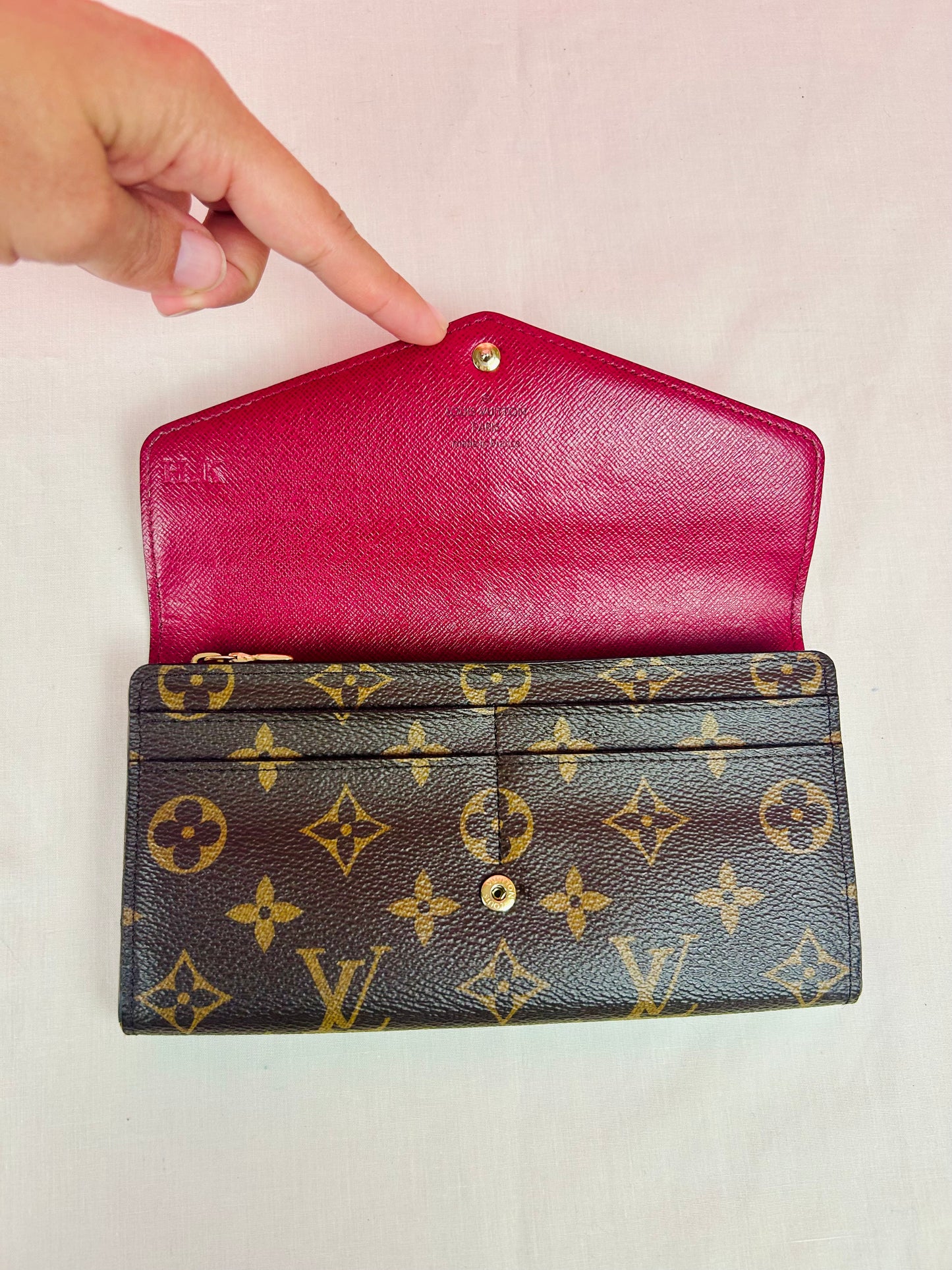 Sarah Wallet NM Monogram/Berry