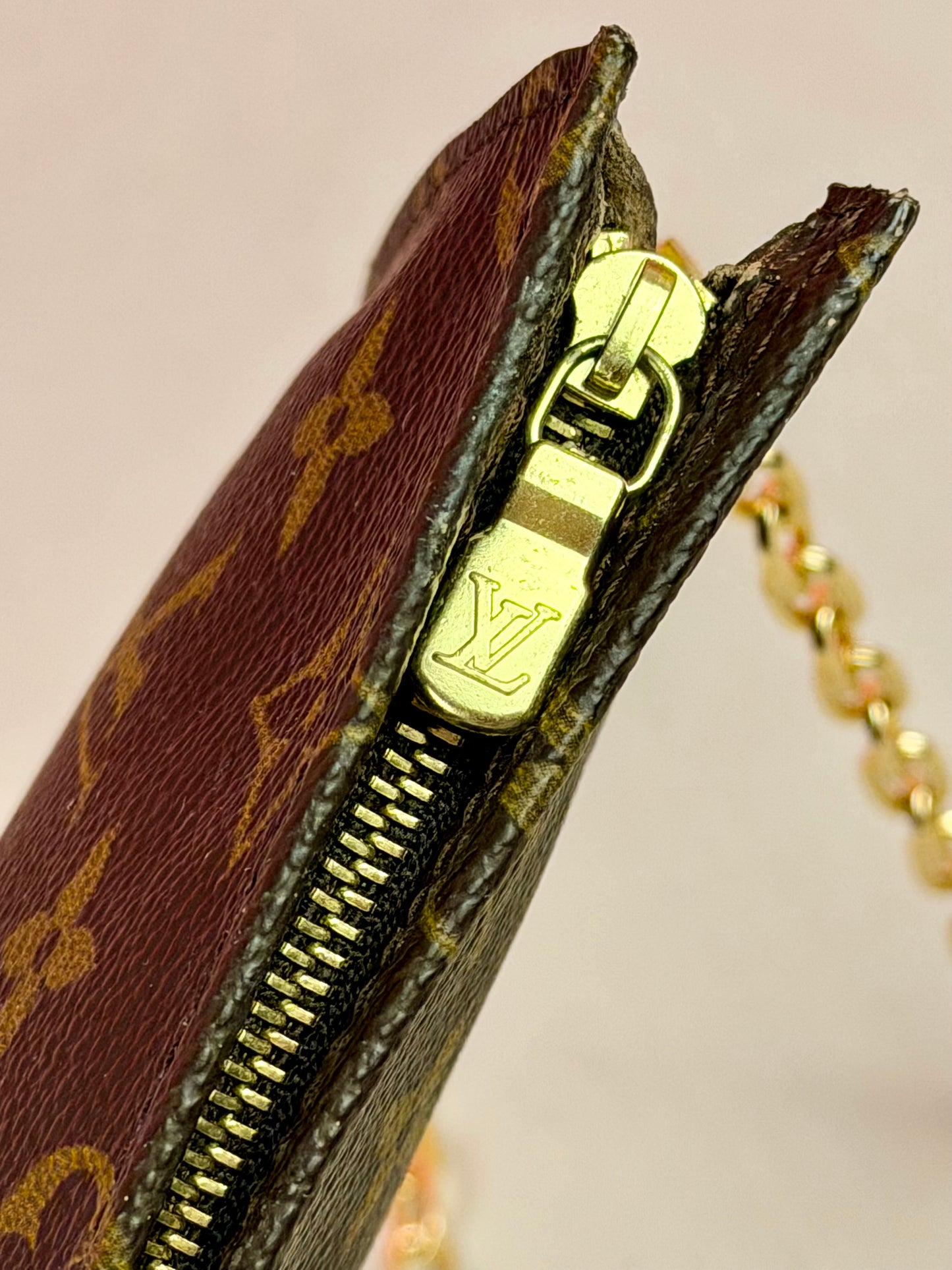 Bucket Pouch PM on Chain