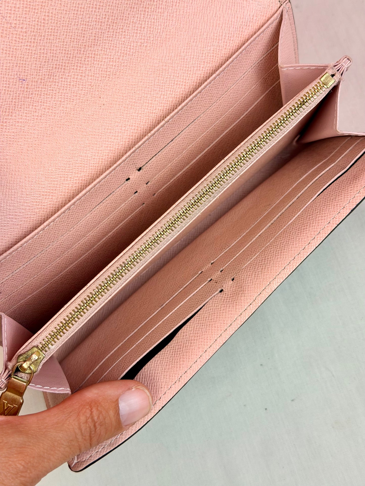 Louis Vuitton Sarah Wallet in Mono/Rose