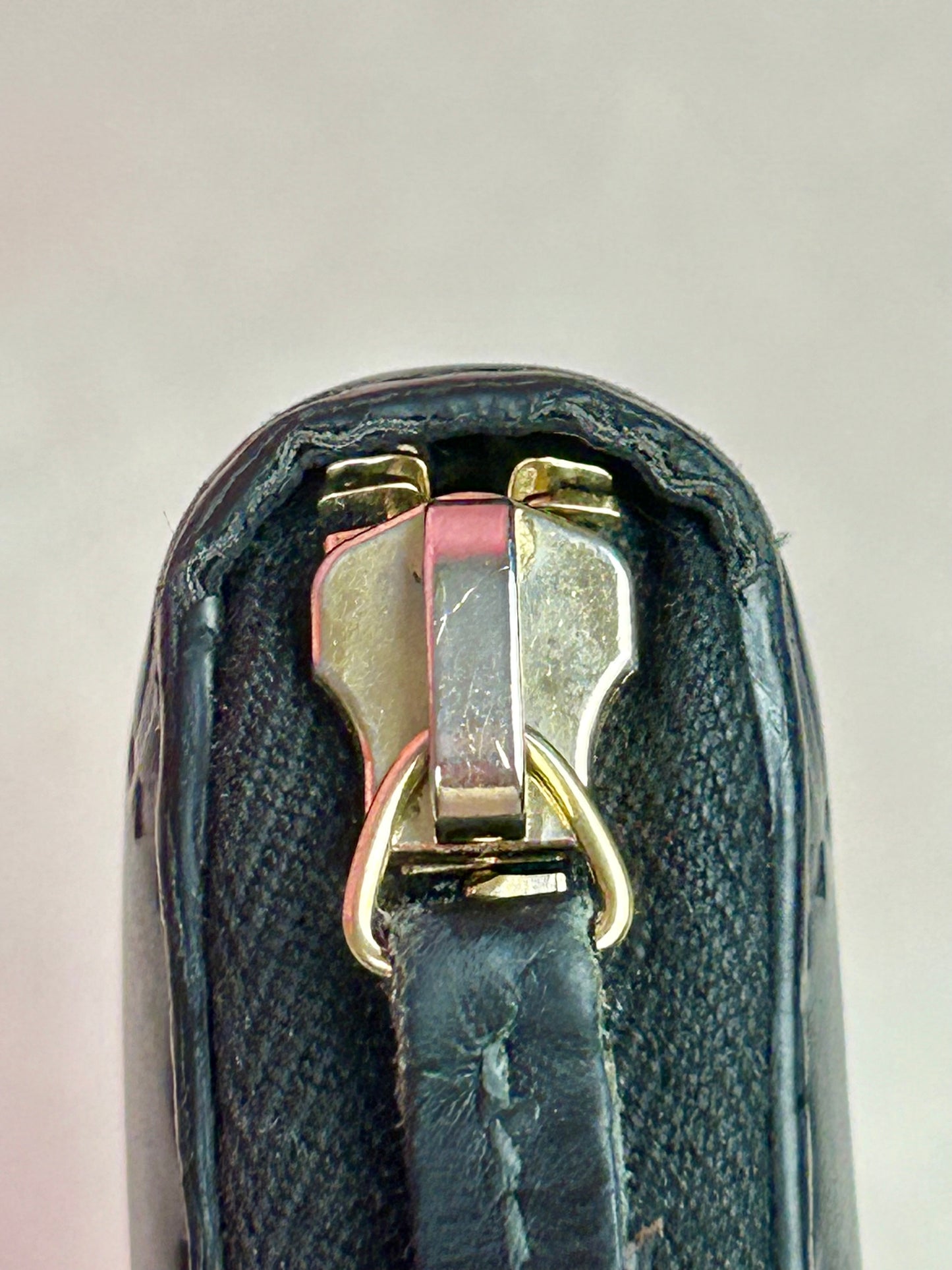 Black Gucci Zippy Wallet