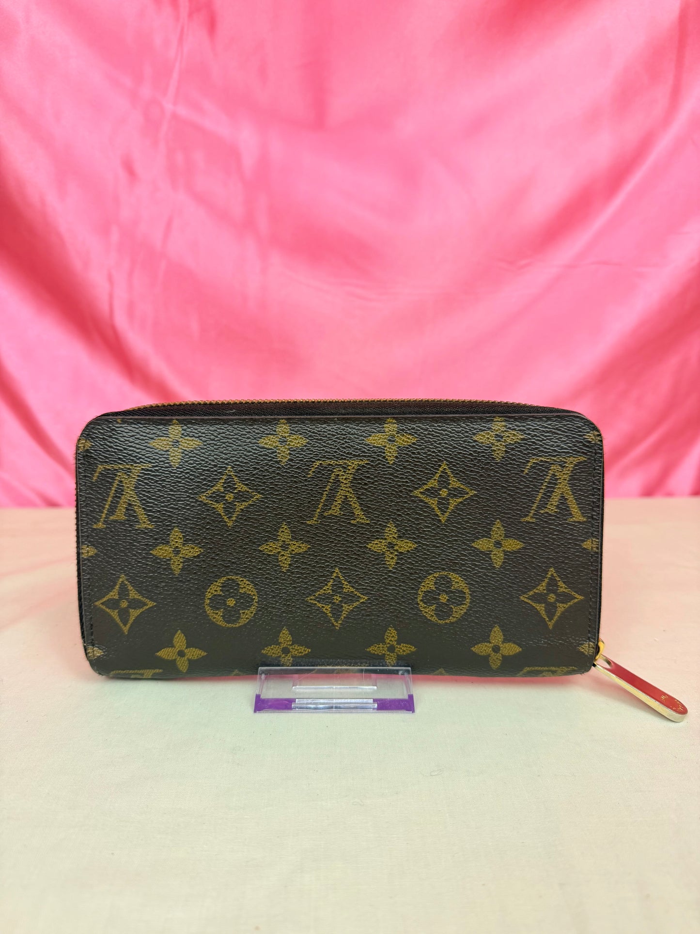 Zippy Wallet in Monogram/Rose