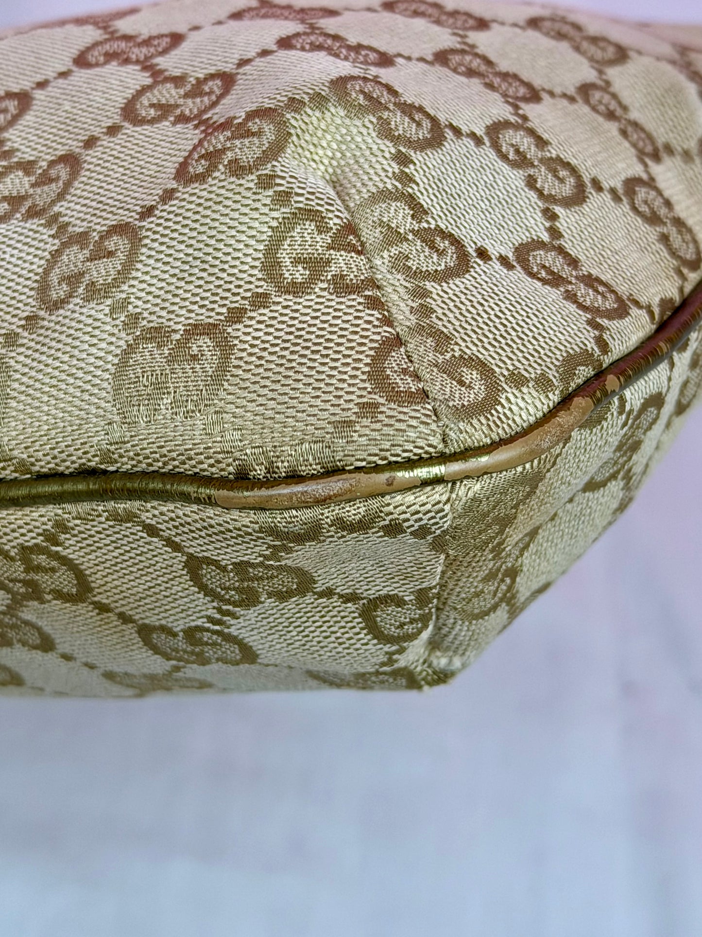 Gucci Metallic Messenger