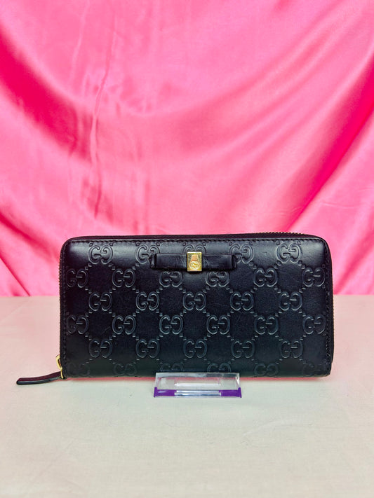 Black Gucci Zippy Wallet