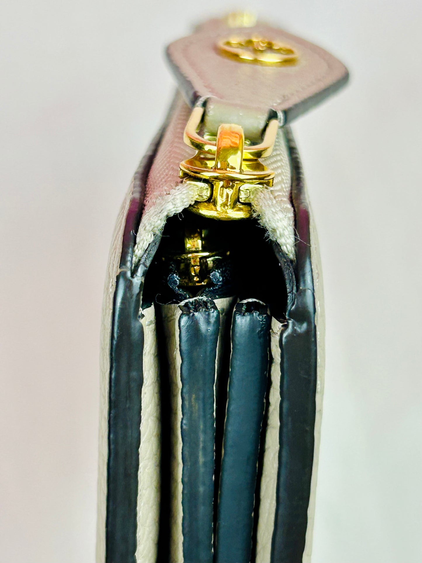 Taurillon Comet Taupe Zippy Wallet