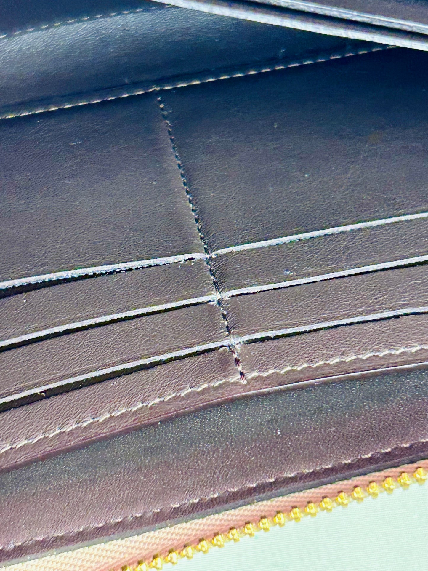 Taurillon Comet Taupe Zippy Wallet