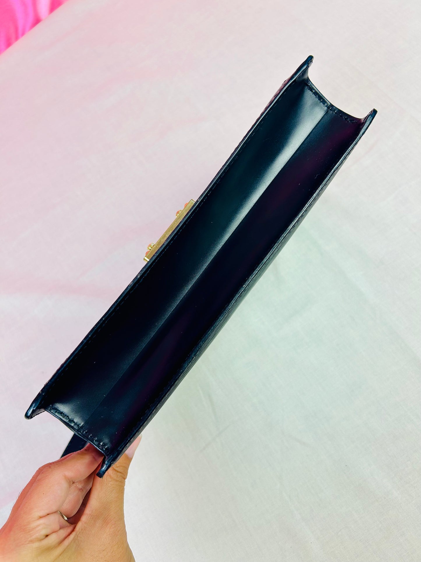 Louis Vuitton Dragonne Clutch – Black Epi Leather
