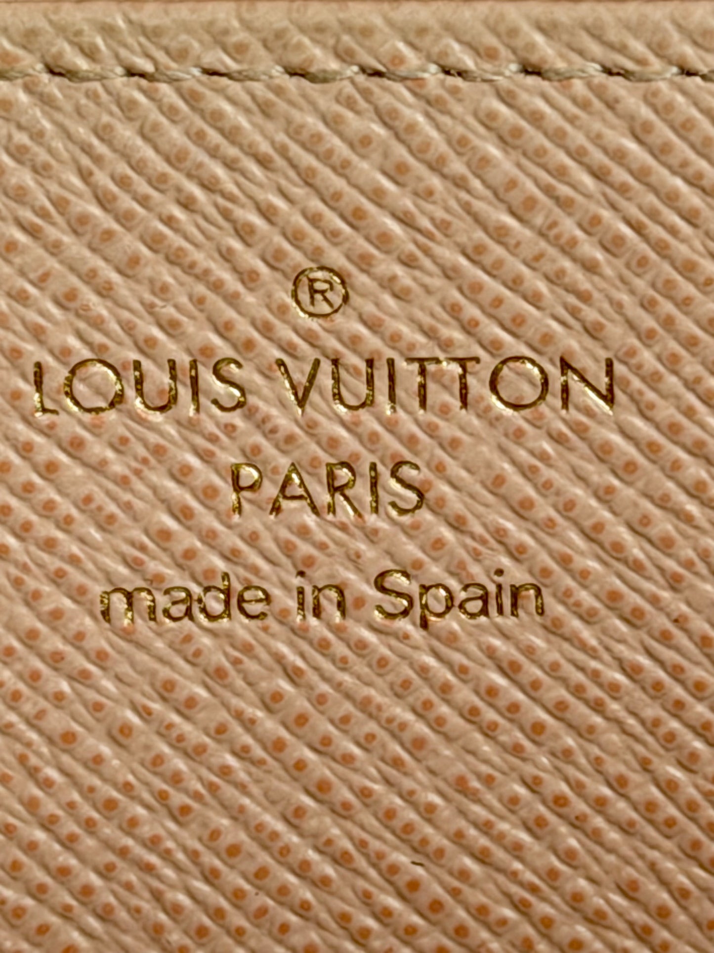 Zippy Wallet in Monogram/Rose