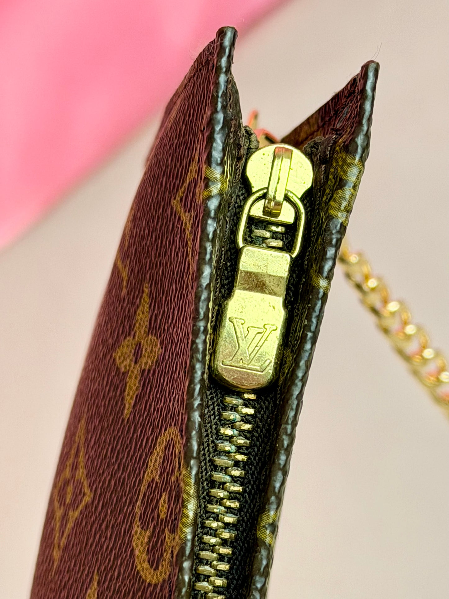 Bucket Pouch GM on Chain