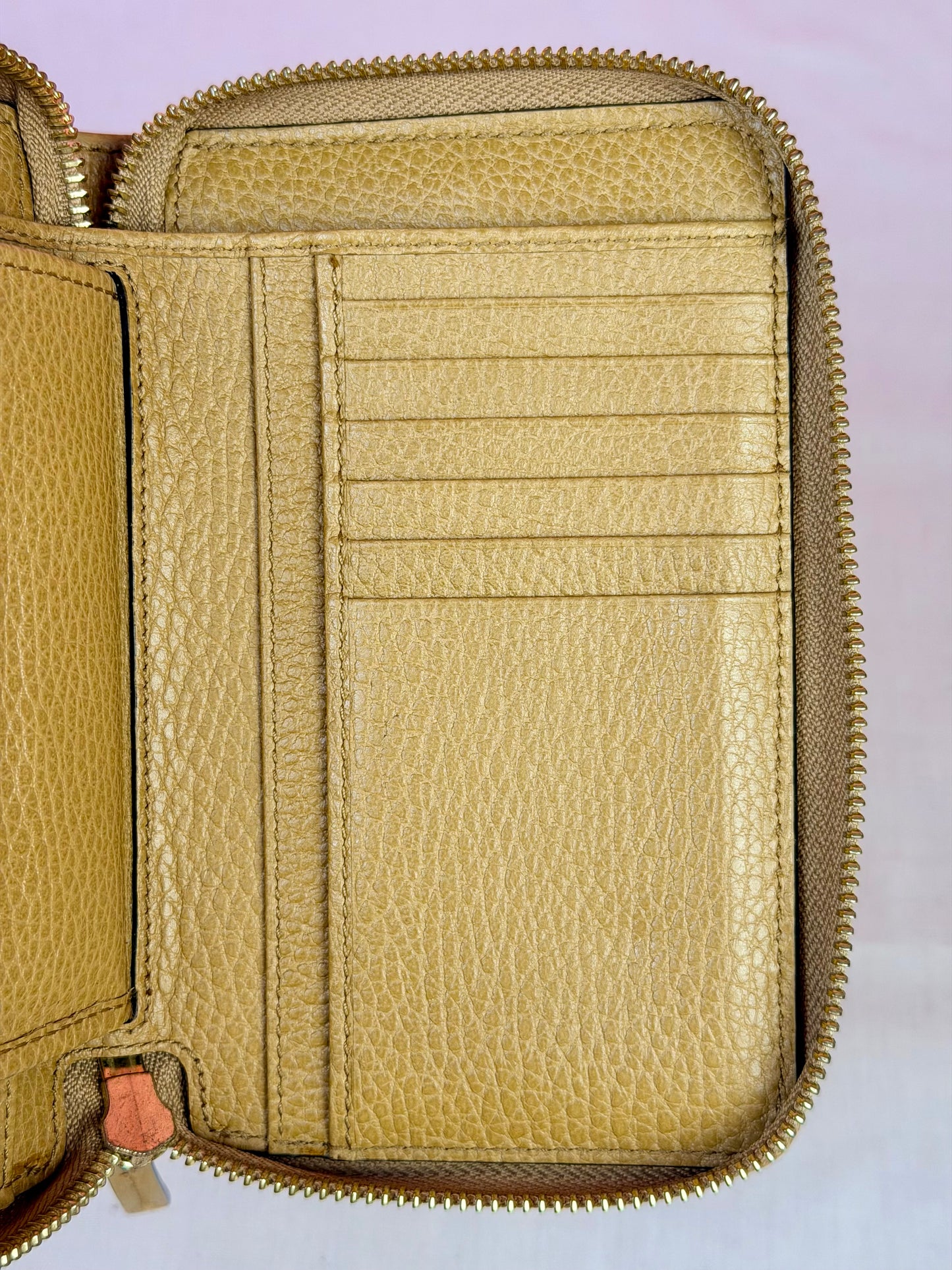 Gucci Beige Compact Zippy