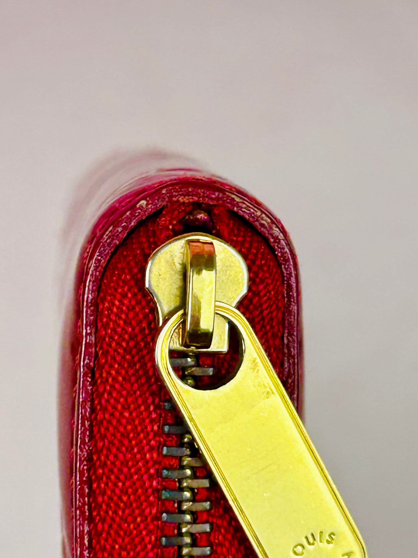 Red Vernis Zippy Card Case