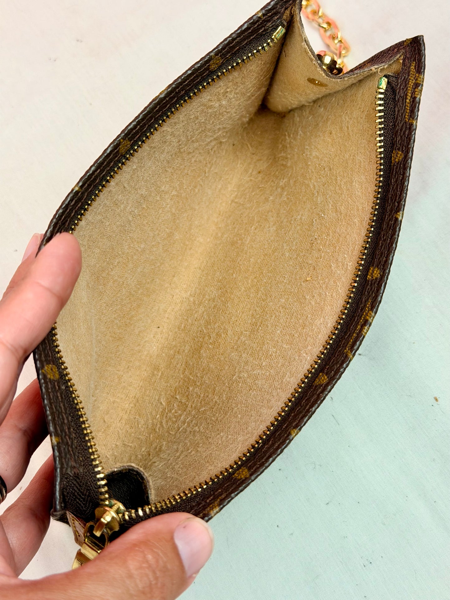 Bucket Pouch GM on Chain