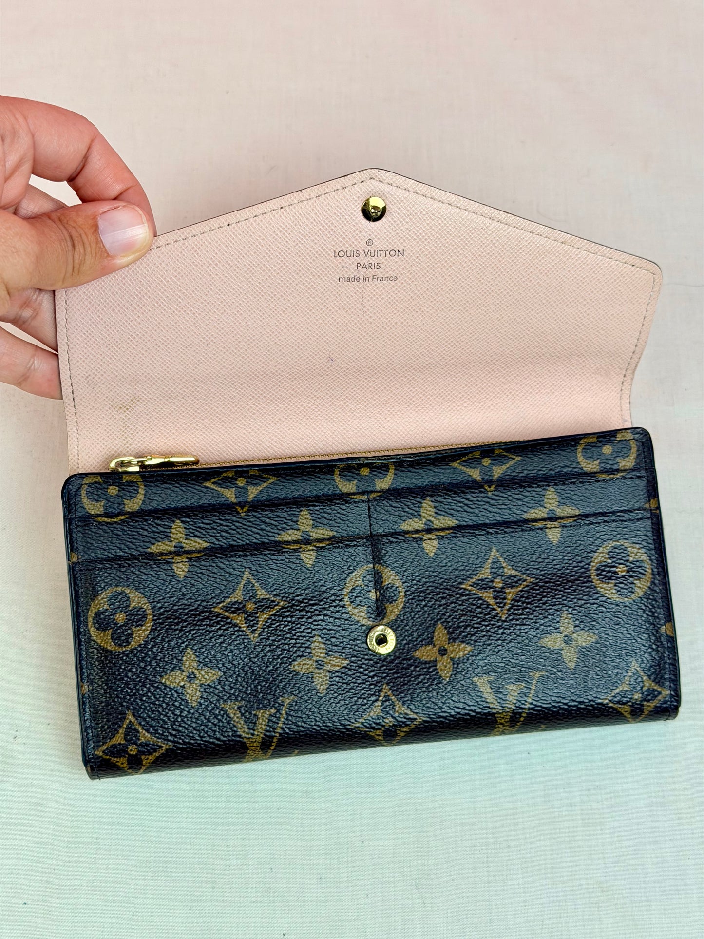 Louis Vuitton Sarah Wallet in Mono/Rose