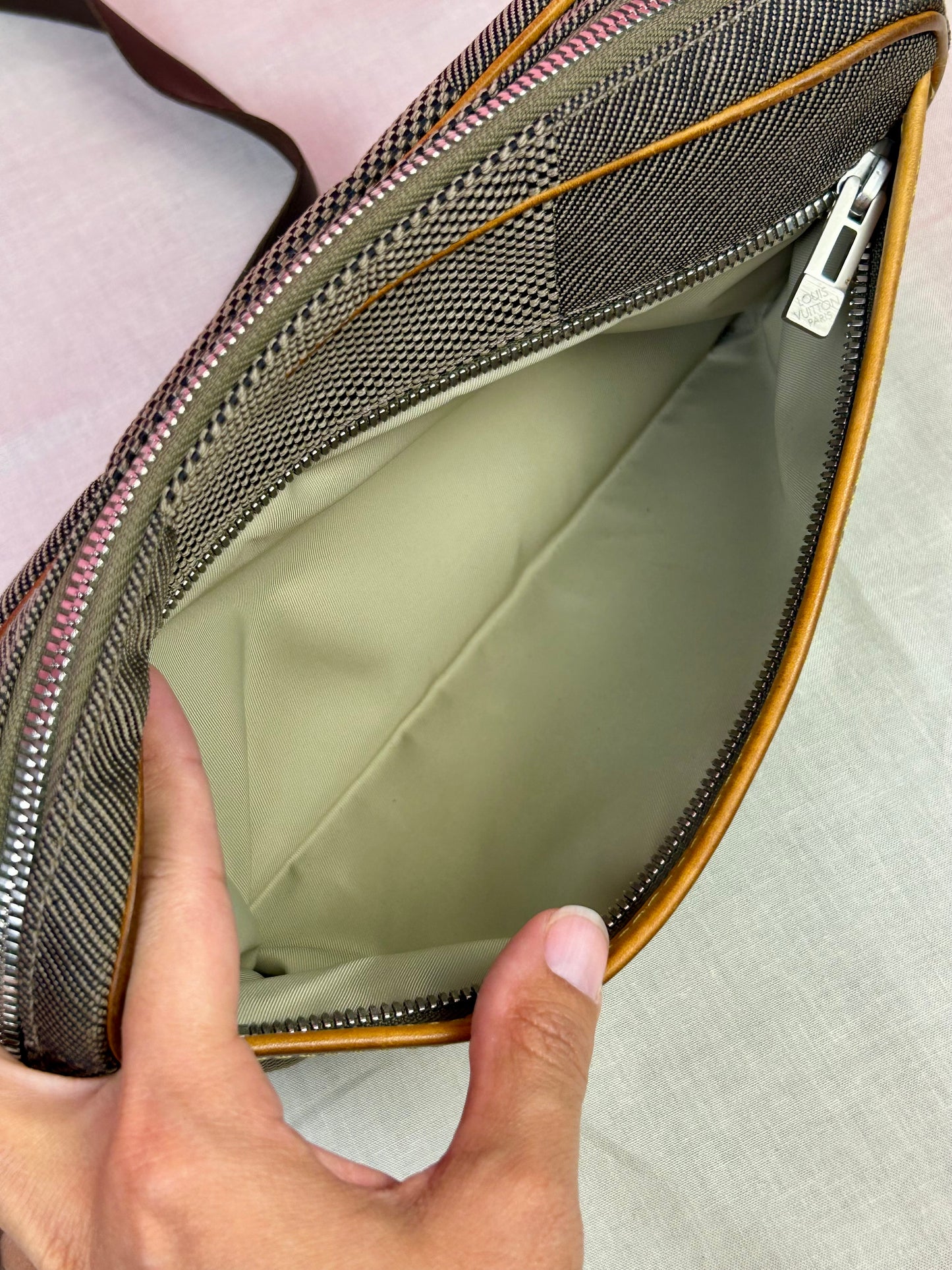 Louis Vuitton Damier Géant Bumbag