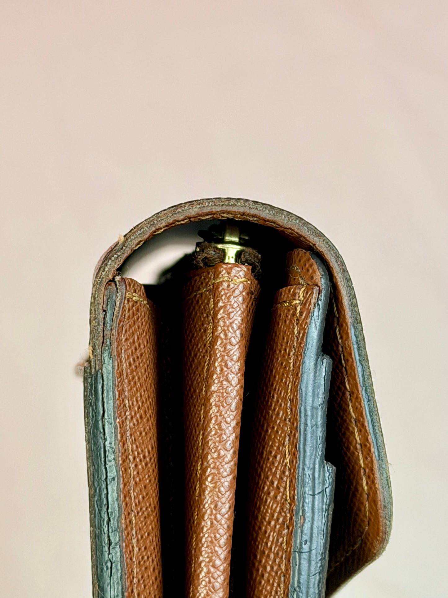 Sarah Wallet in Mono/Brown