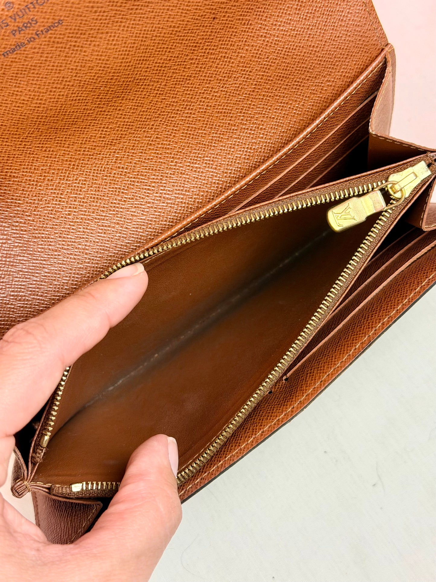Sarah Wallet in Mono/Brown