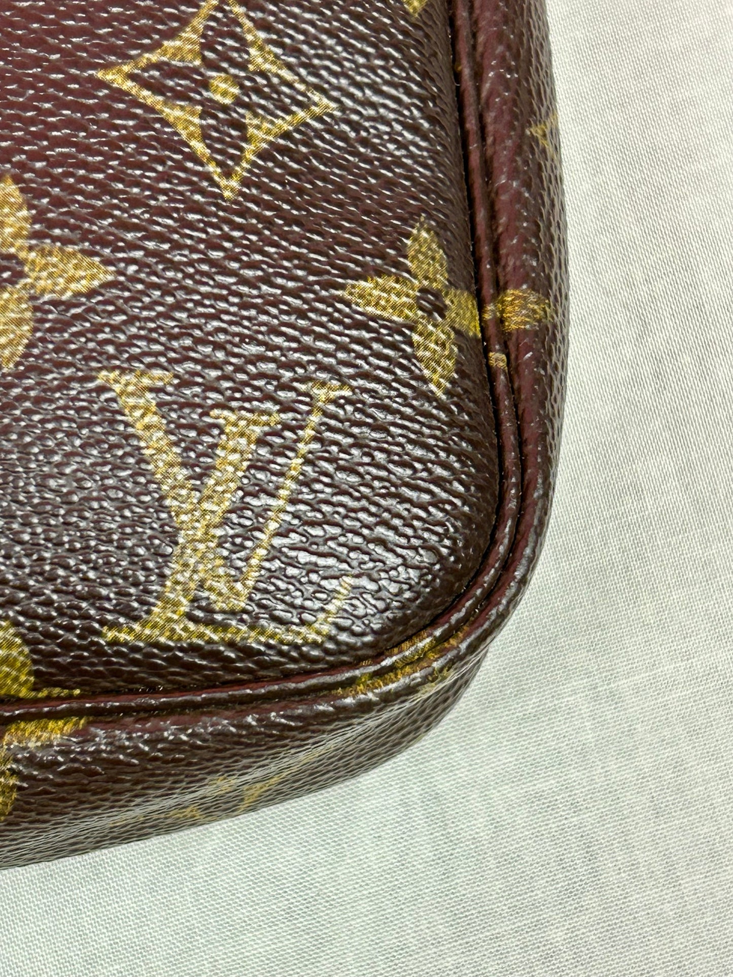 Pochette Accessories